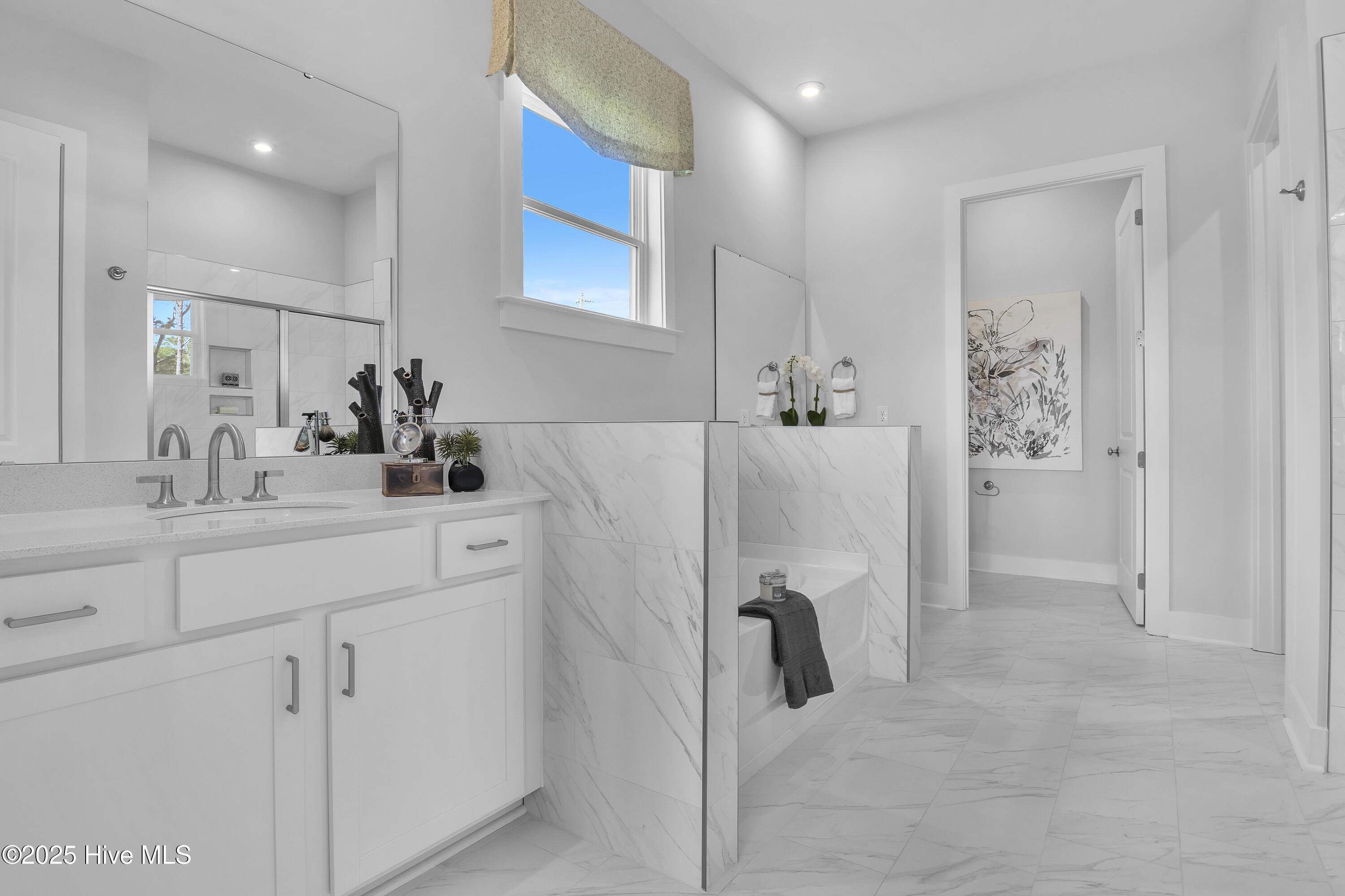 100533746 | Photo 34