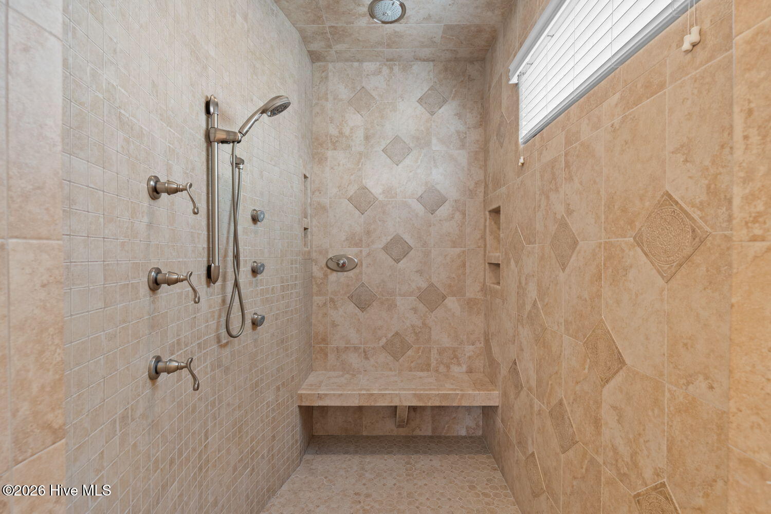 100566570 | Photo 28