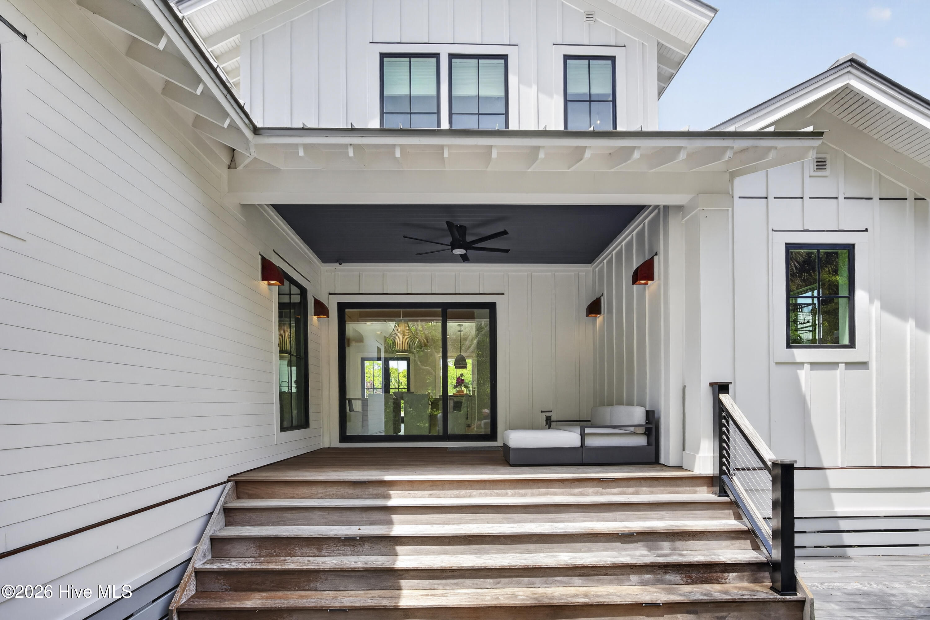 100566186 | Photo 35