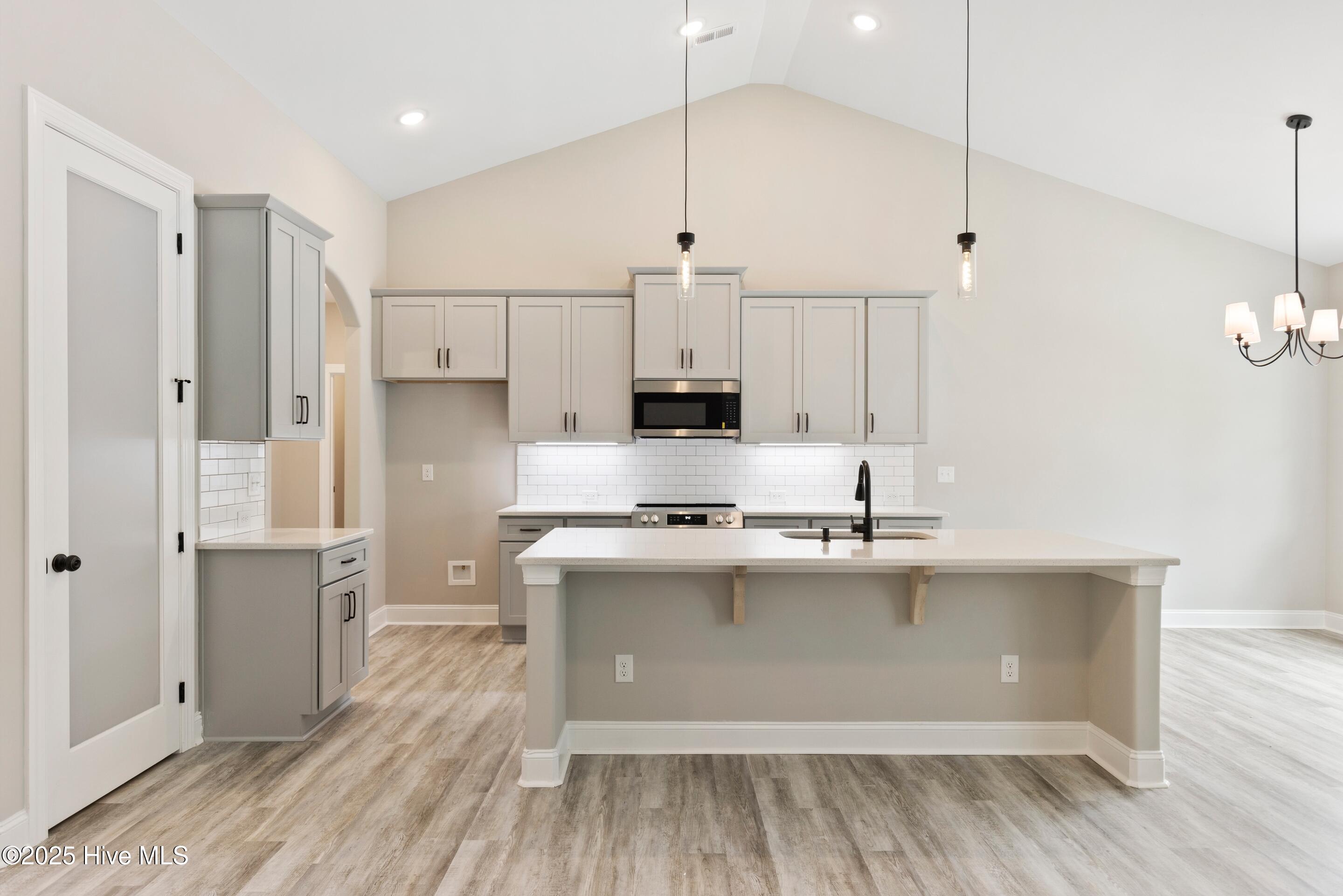 100524111 | Photo 18