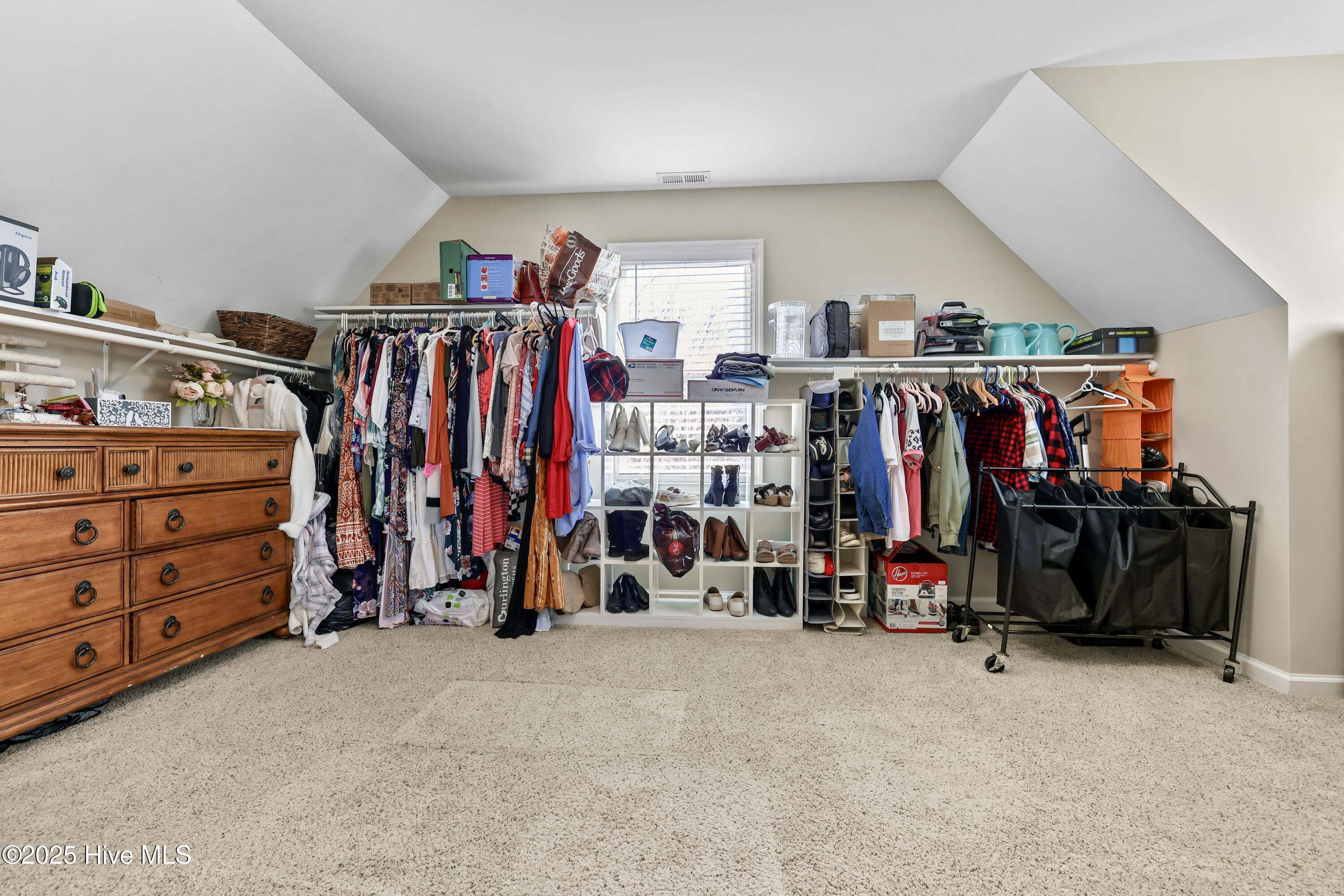 100494735 | Photo 36