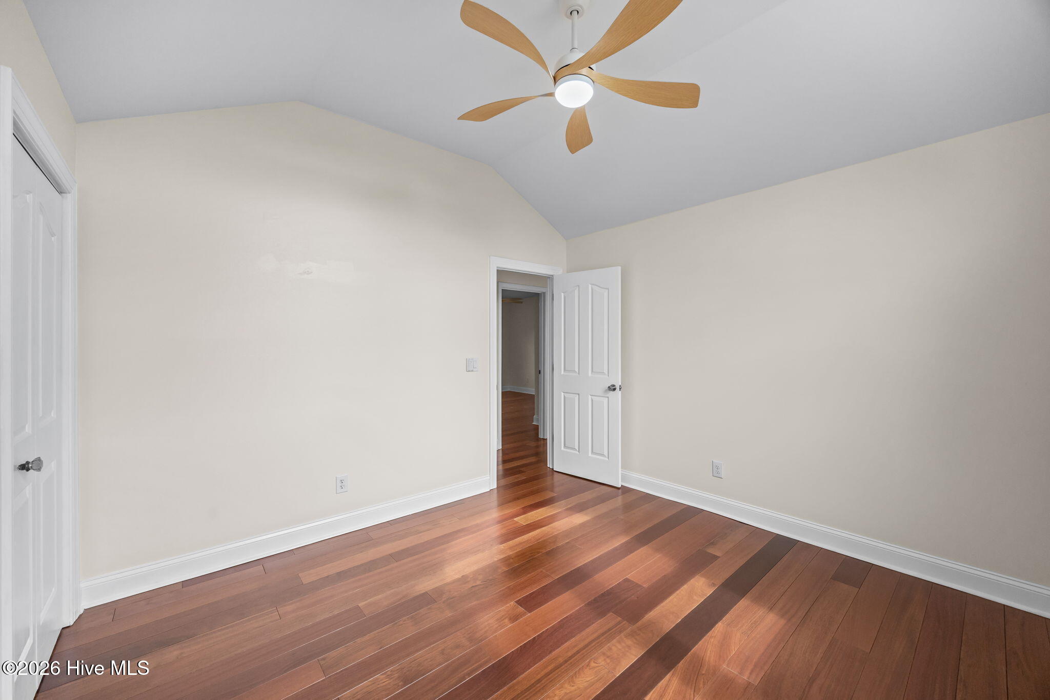 100557561 | Photo 21