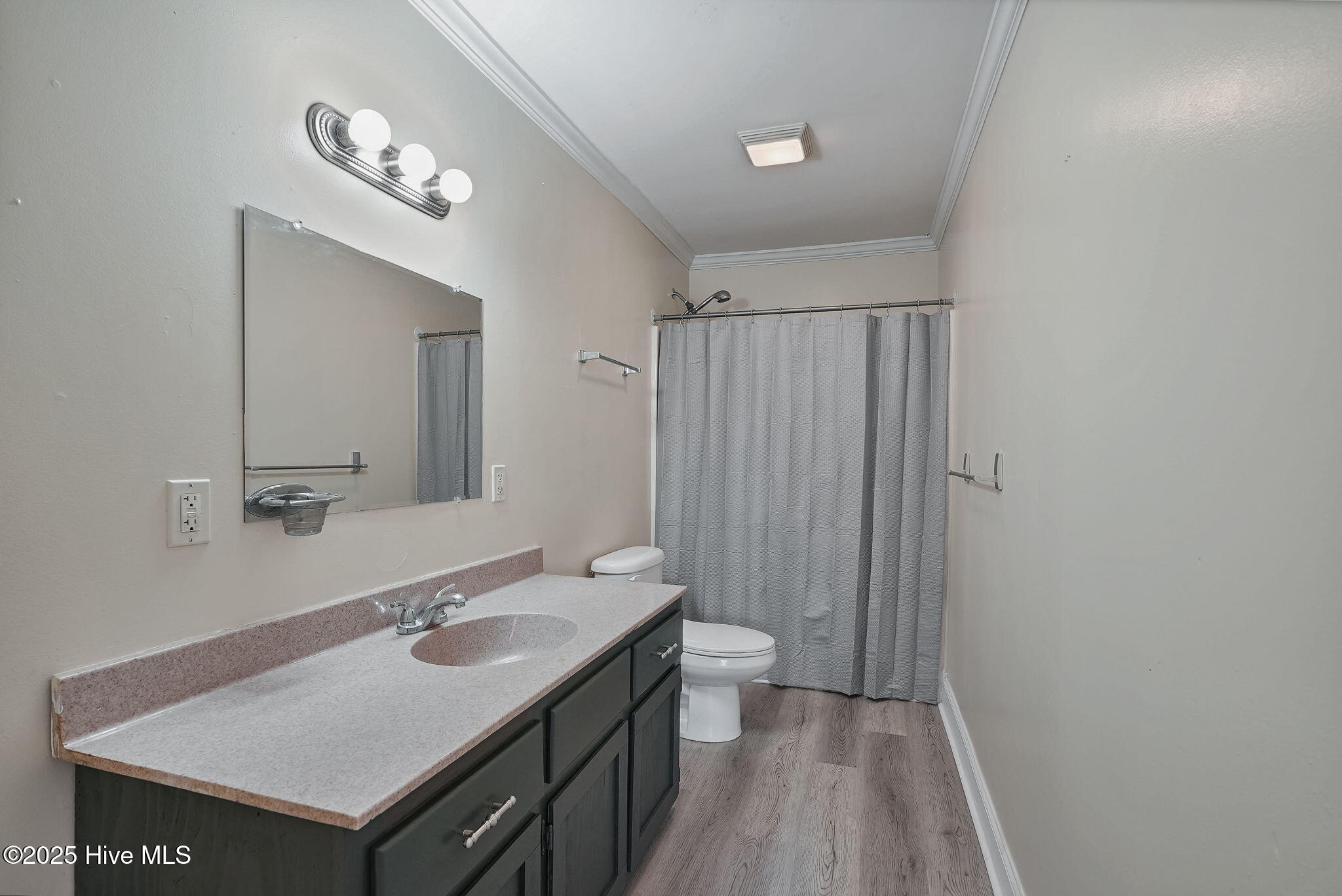 100543301 | Photo 24