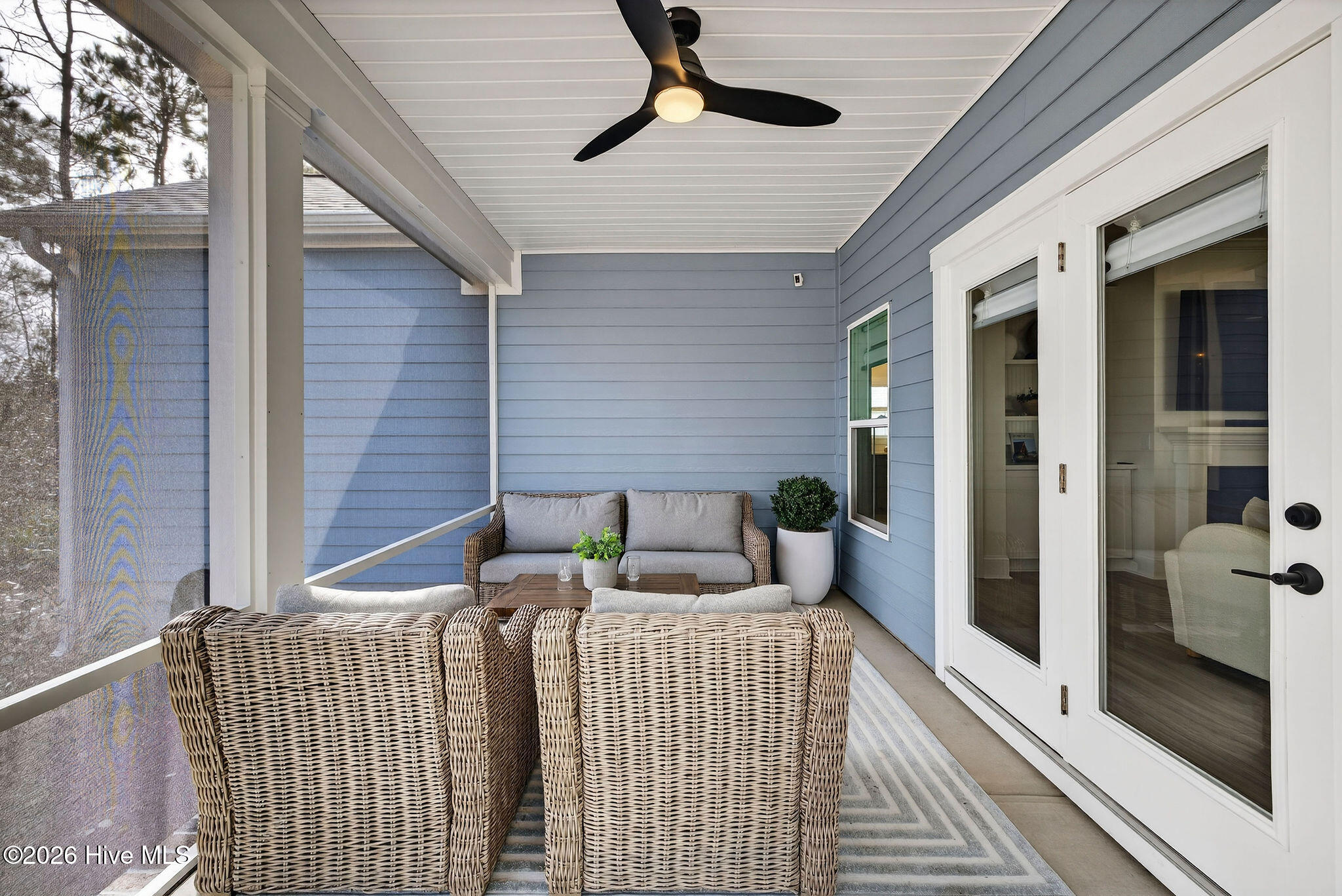 100558378 | Photo 44