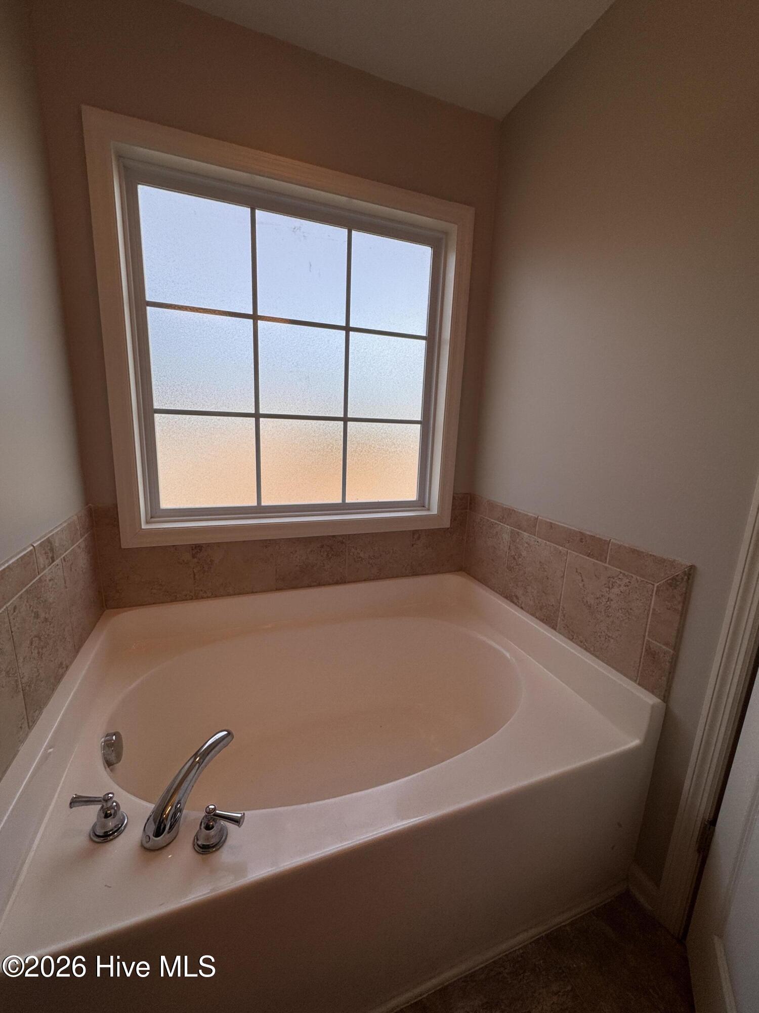 100550584 | Photo 13