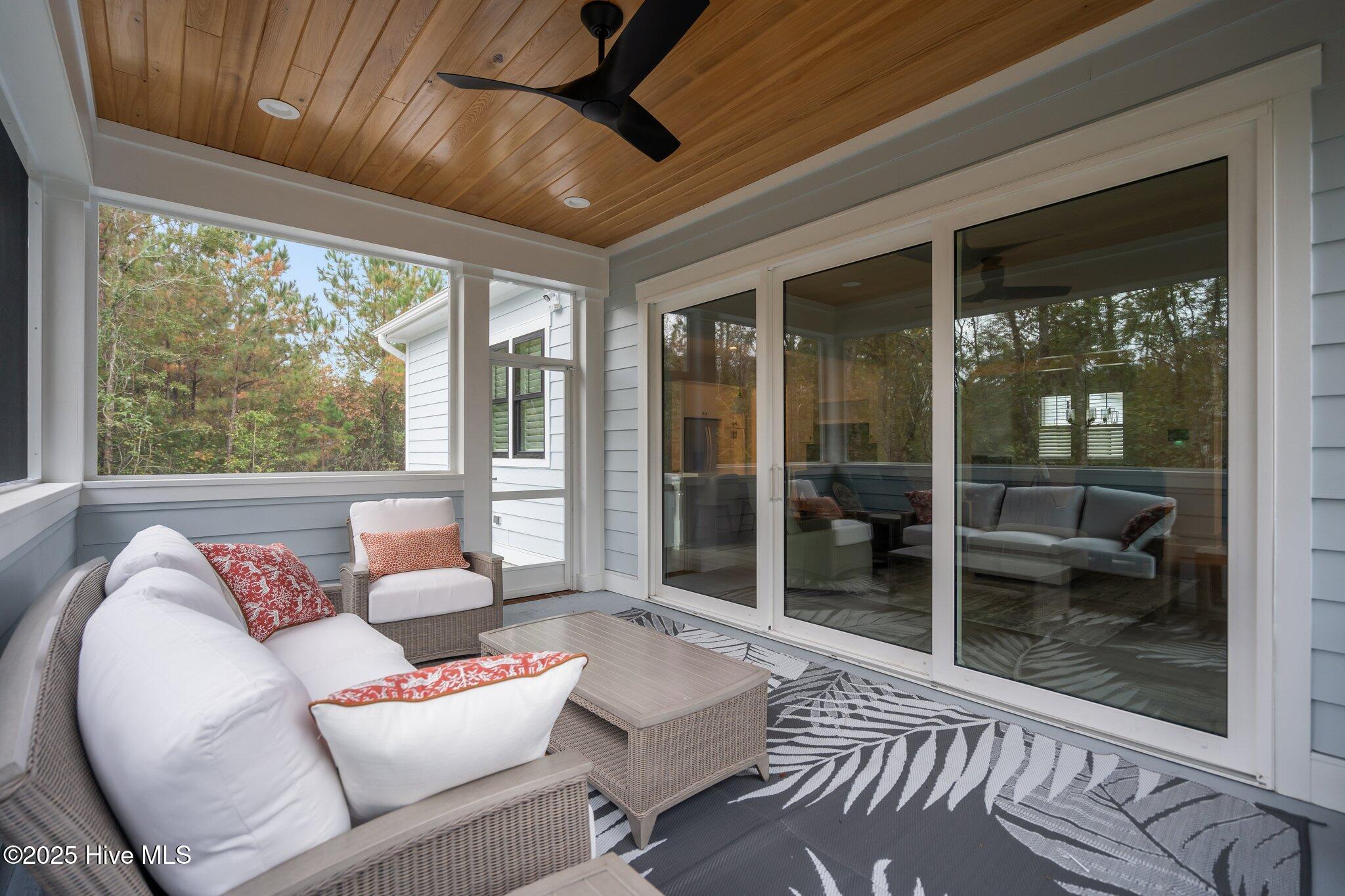 100549566 | Photo 29