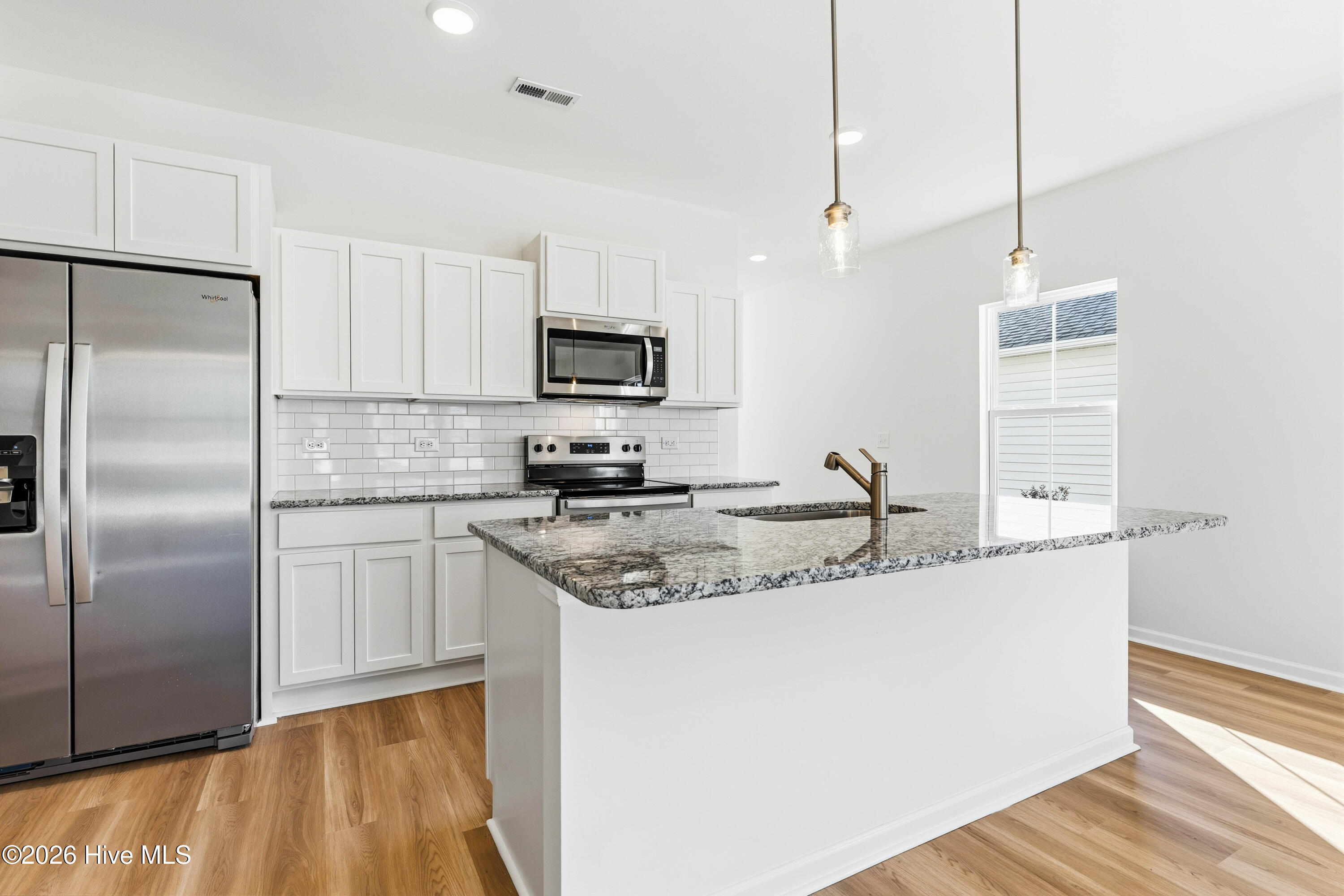 100560243 | Photo 10