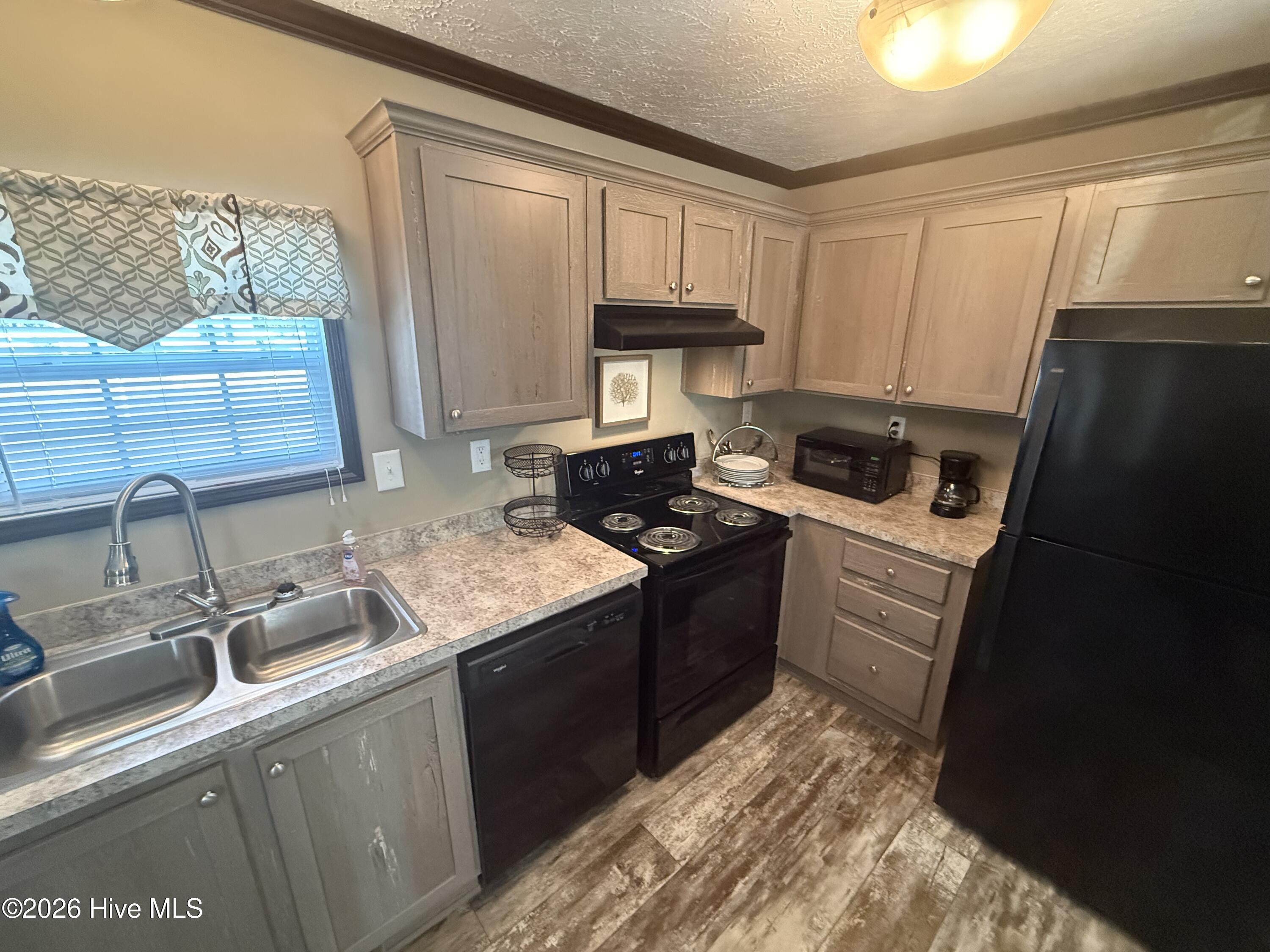 100558789 | Photo 11