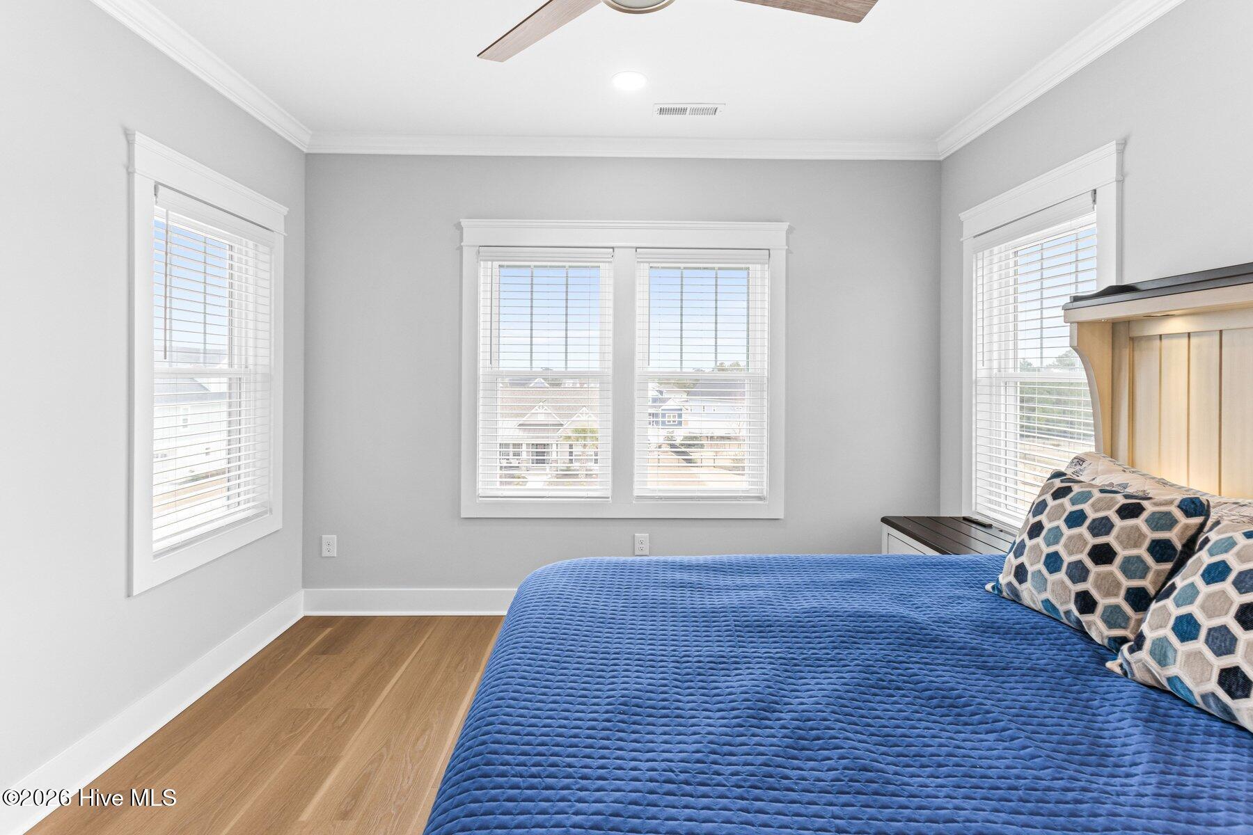 100558879 | Photo 36