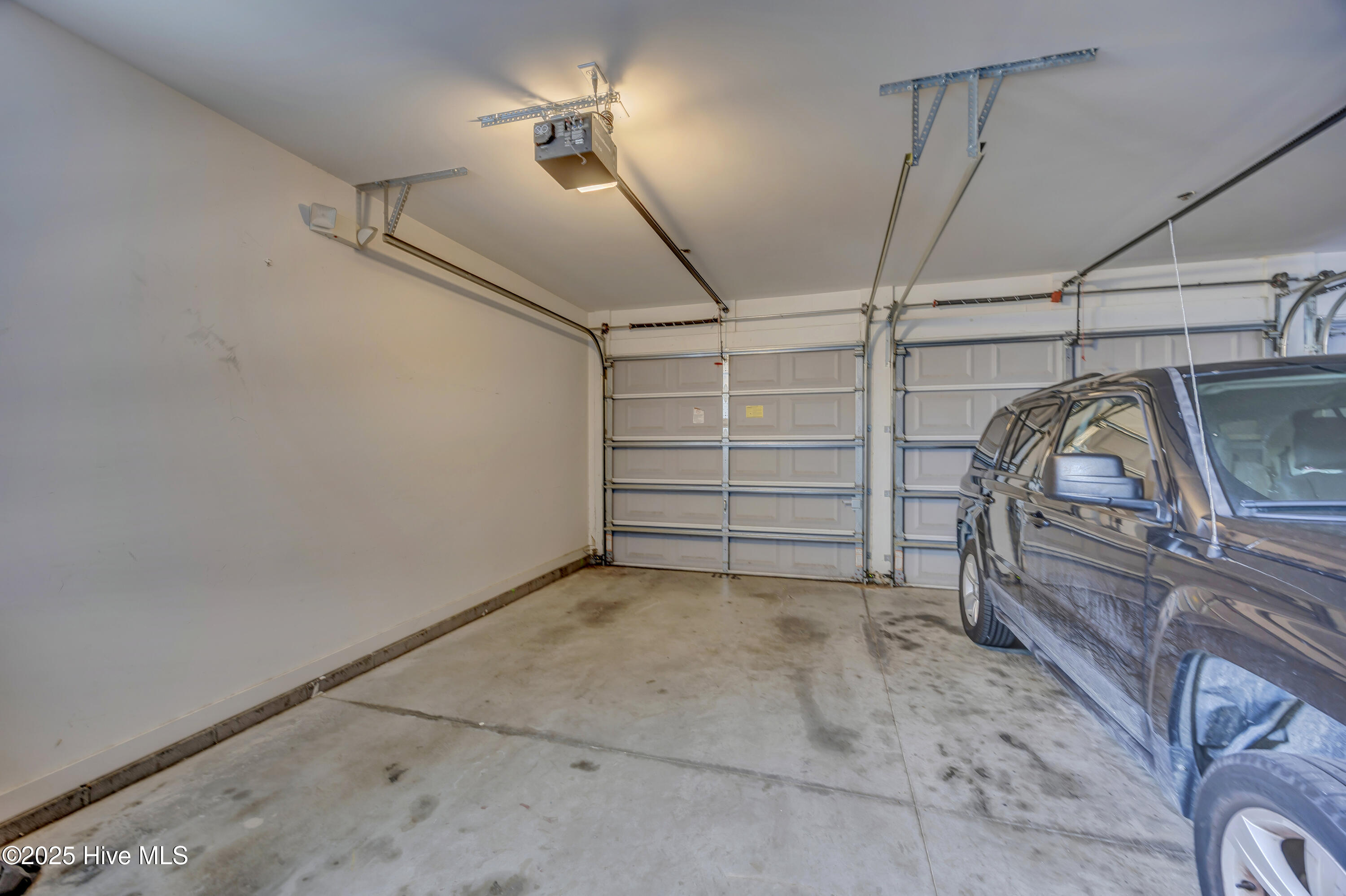 100561607 | Photo 32