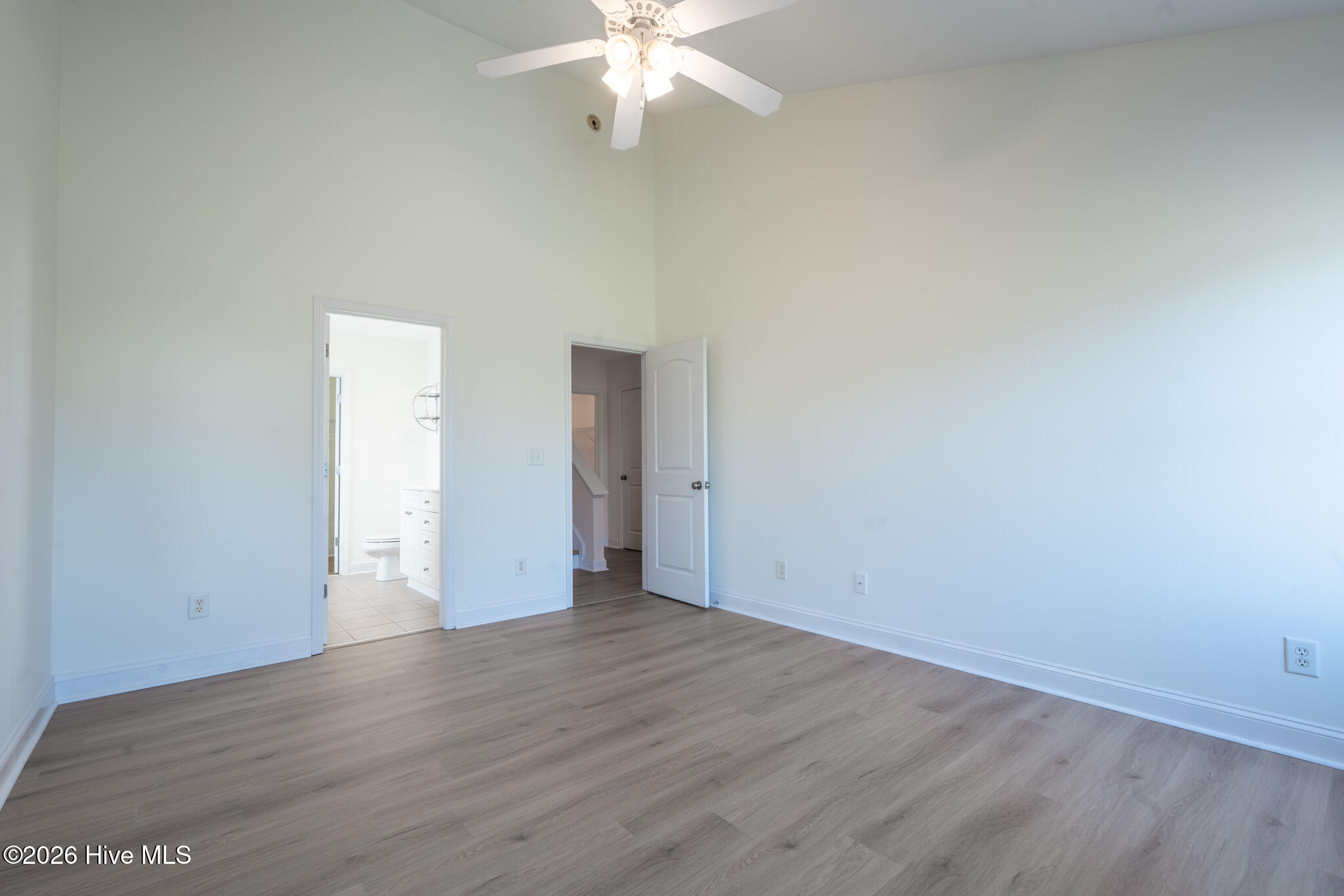 100567911 | Photo 11