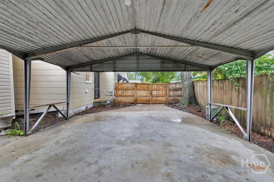 Photo 4 of Single family home for sale at 2403 Florida Ave, Savannah, GA 31404 | MLS# SA365942 | Listing updated on 2026-10-07