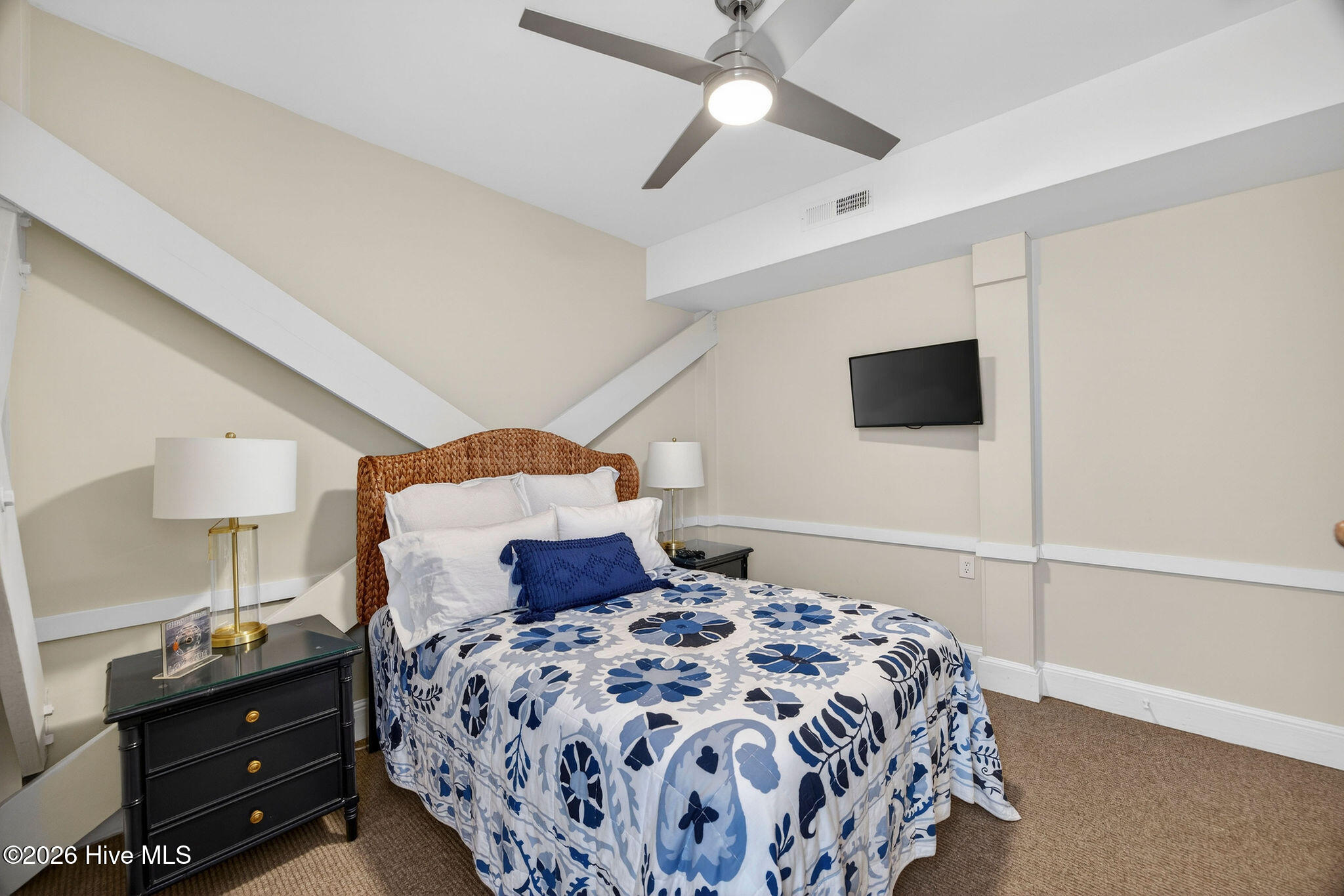 100558611 | Photo 63