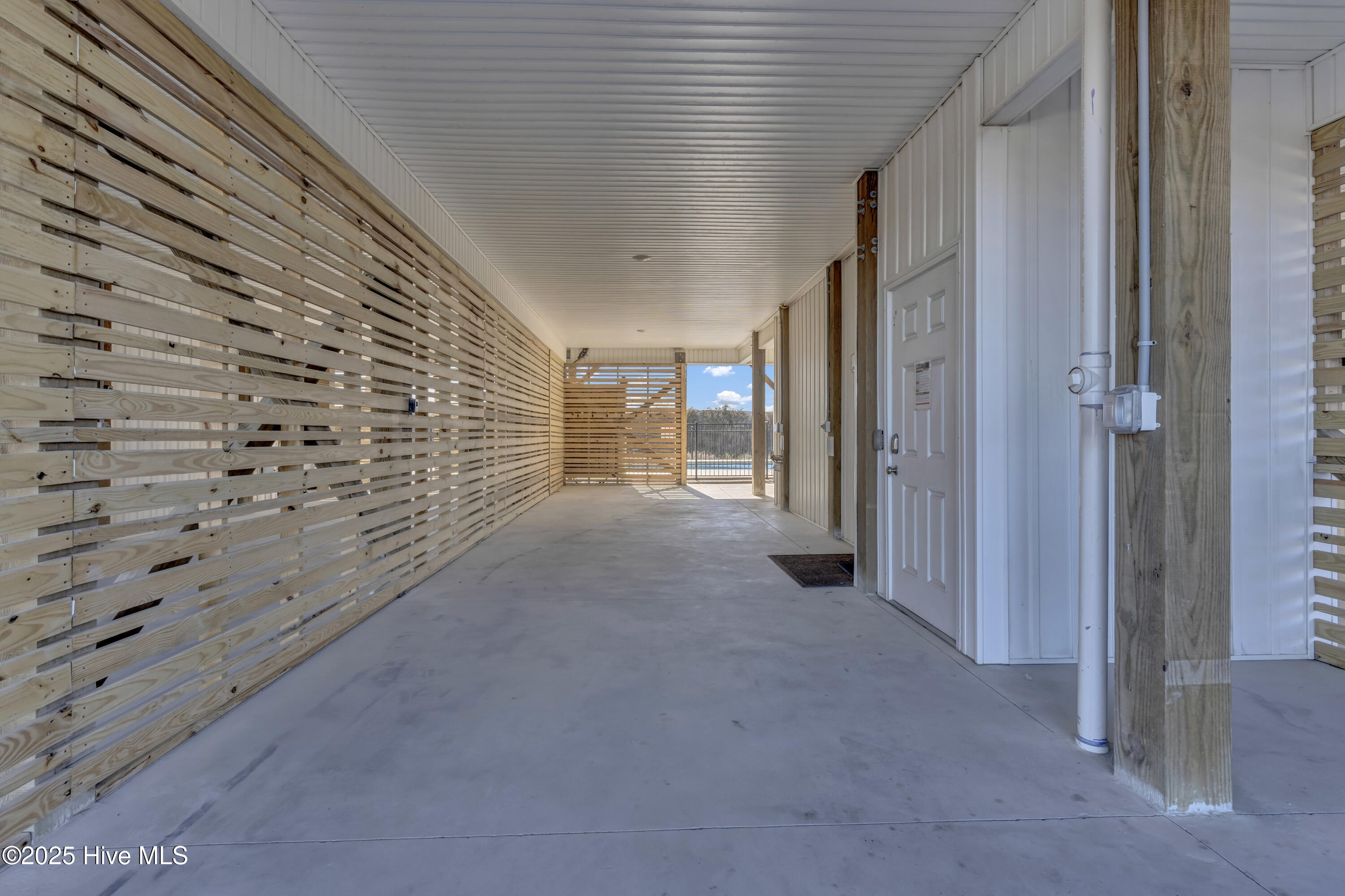 100485325 | Photo 27