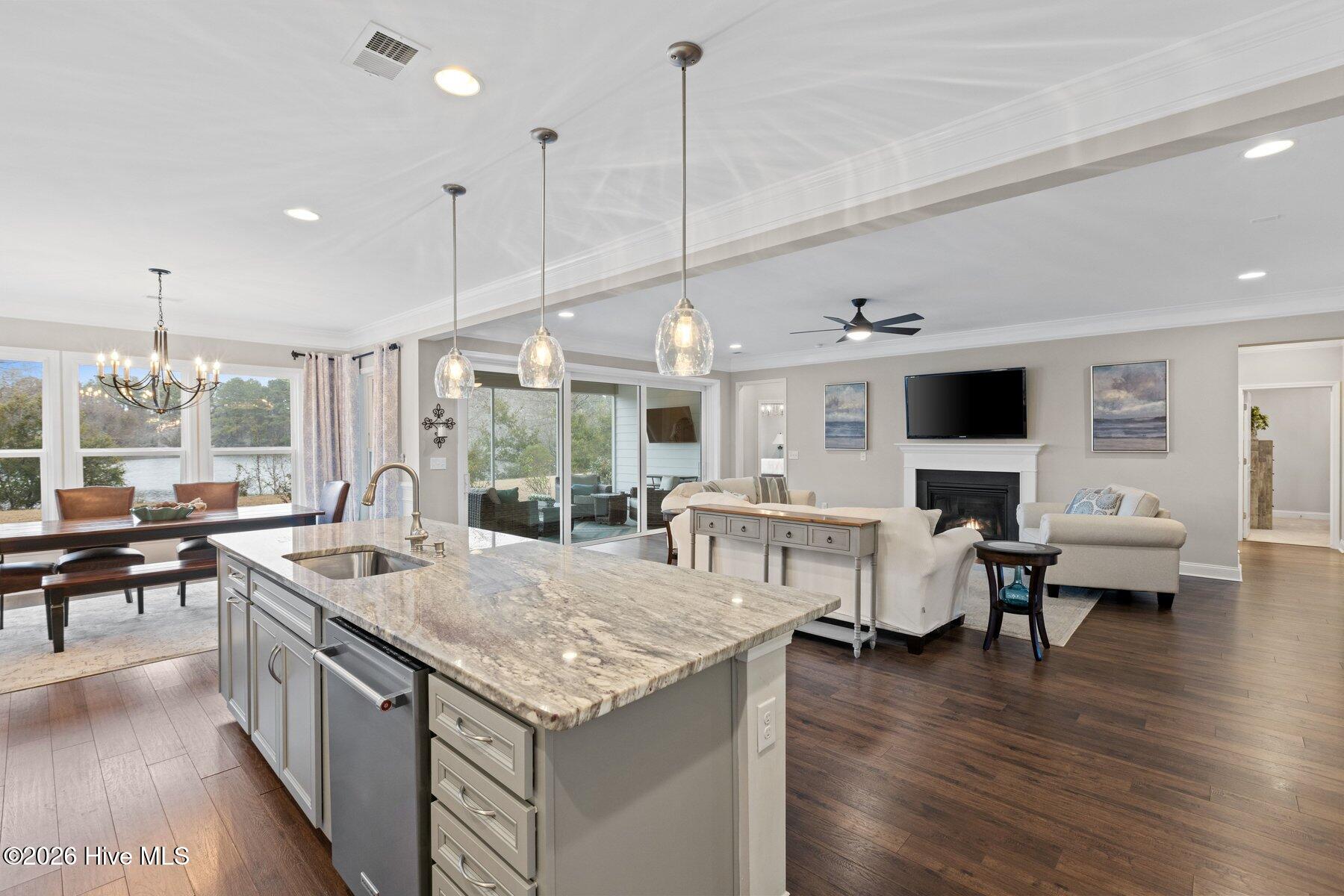 100551985 | Photo 21