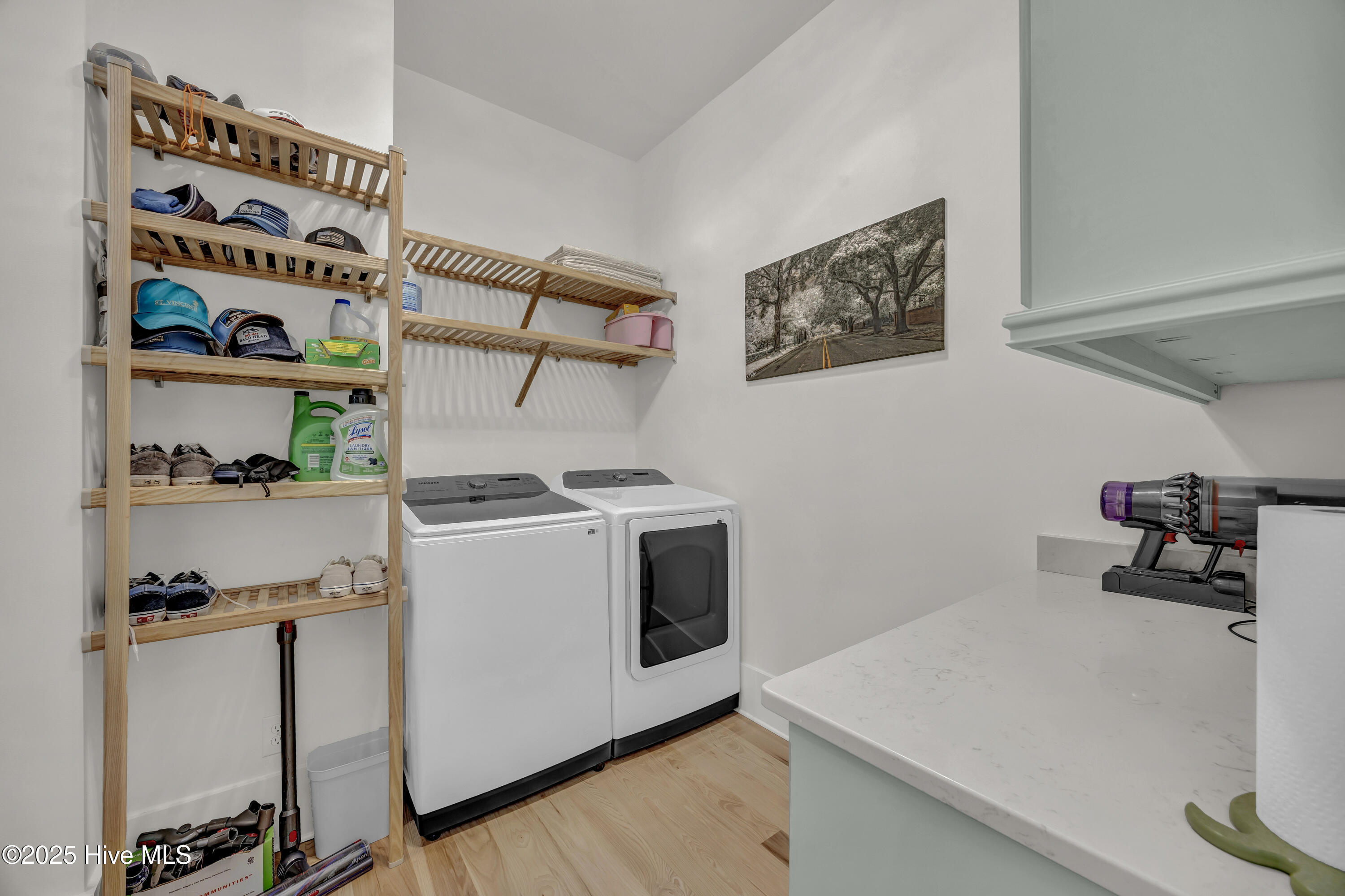 100543149 | Photo 41