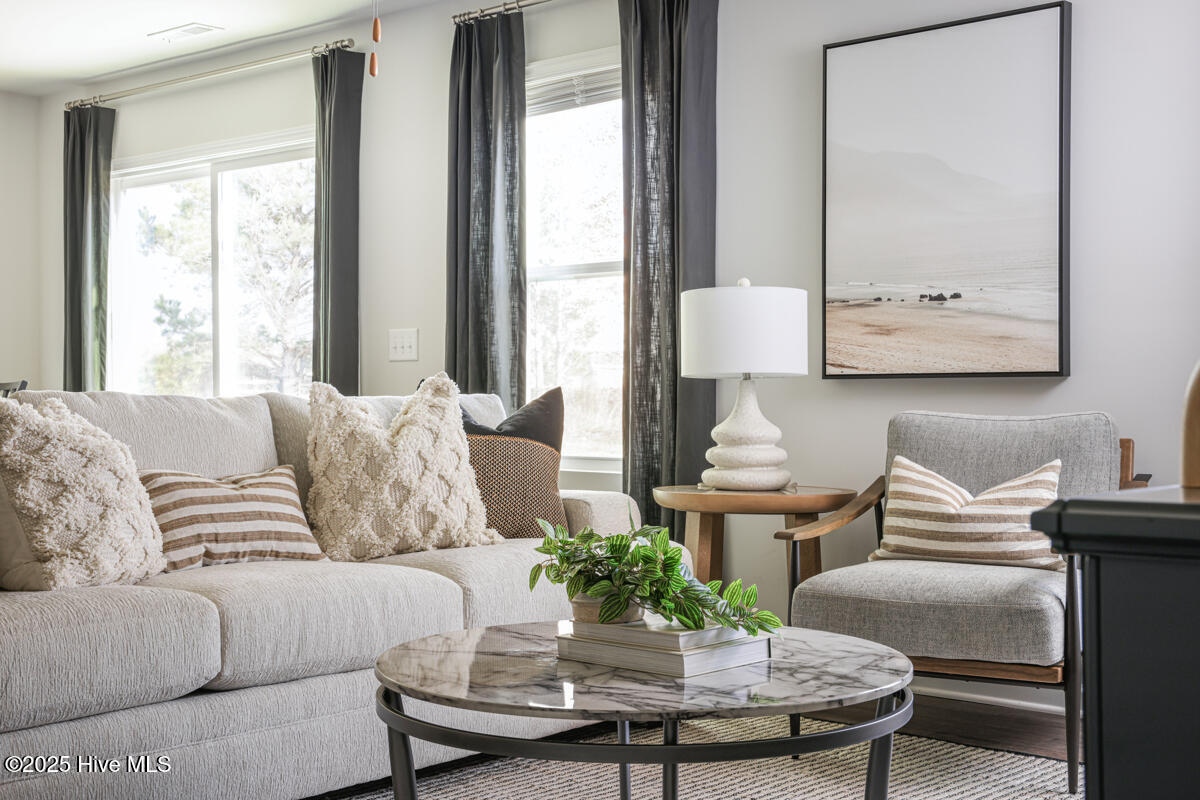 100525101 | Photo 10