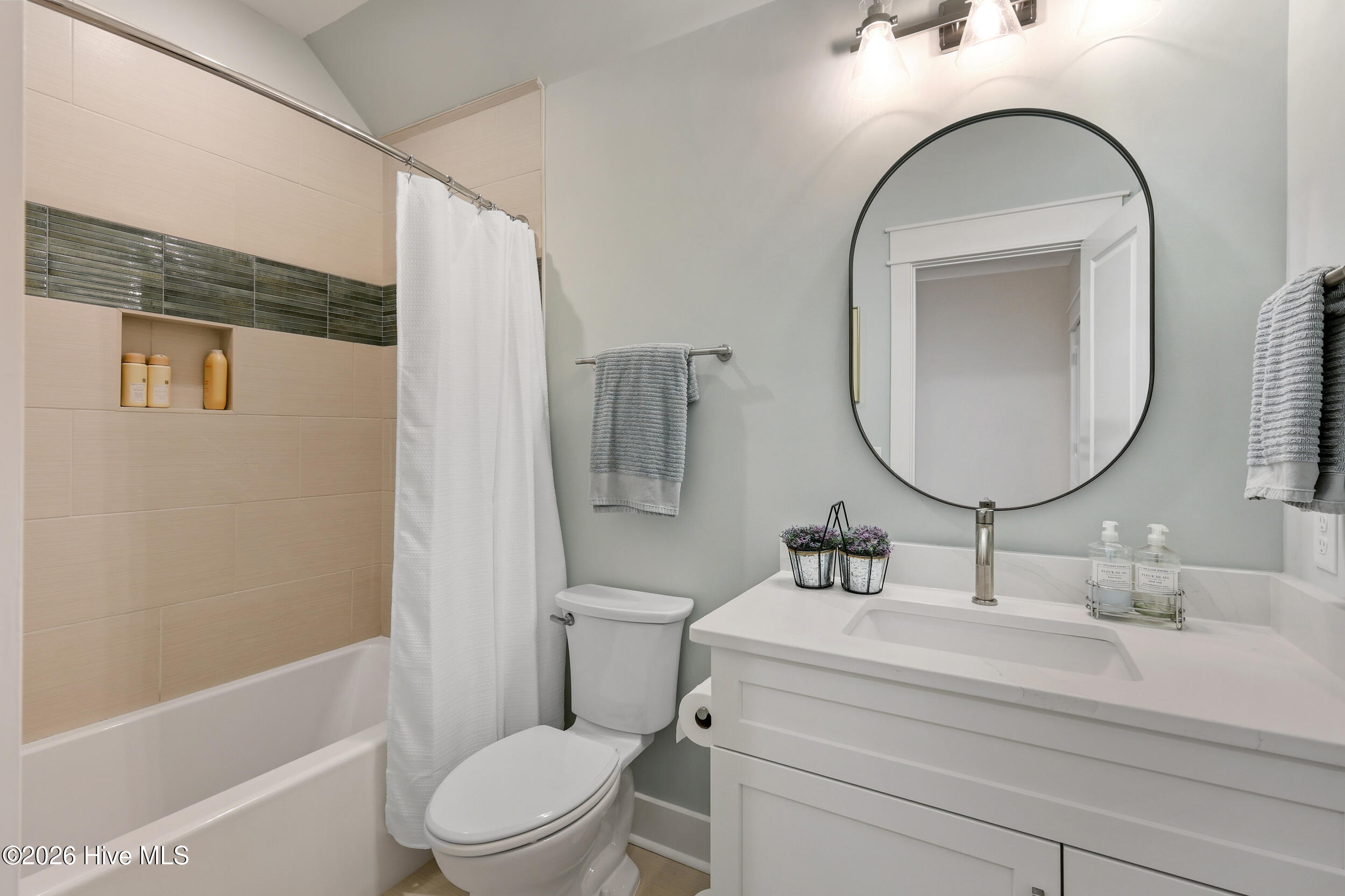 100566937 | Photo 54