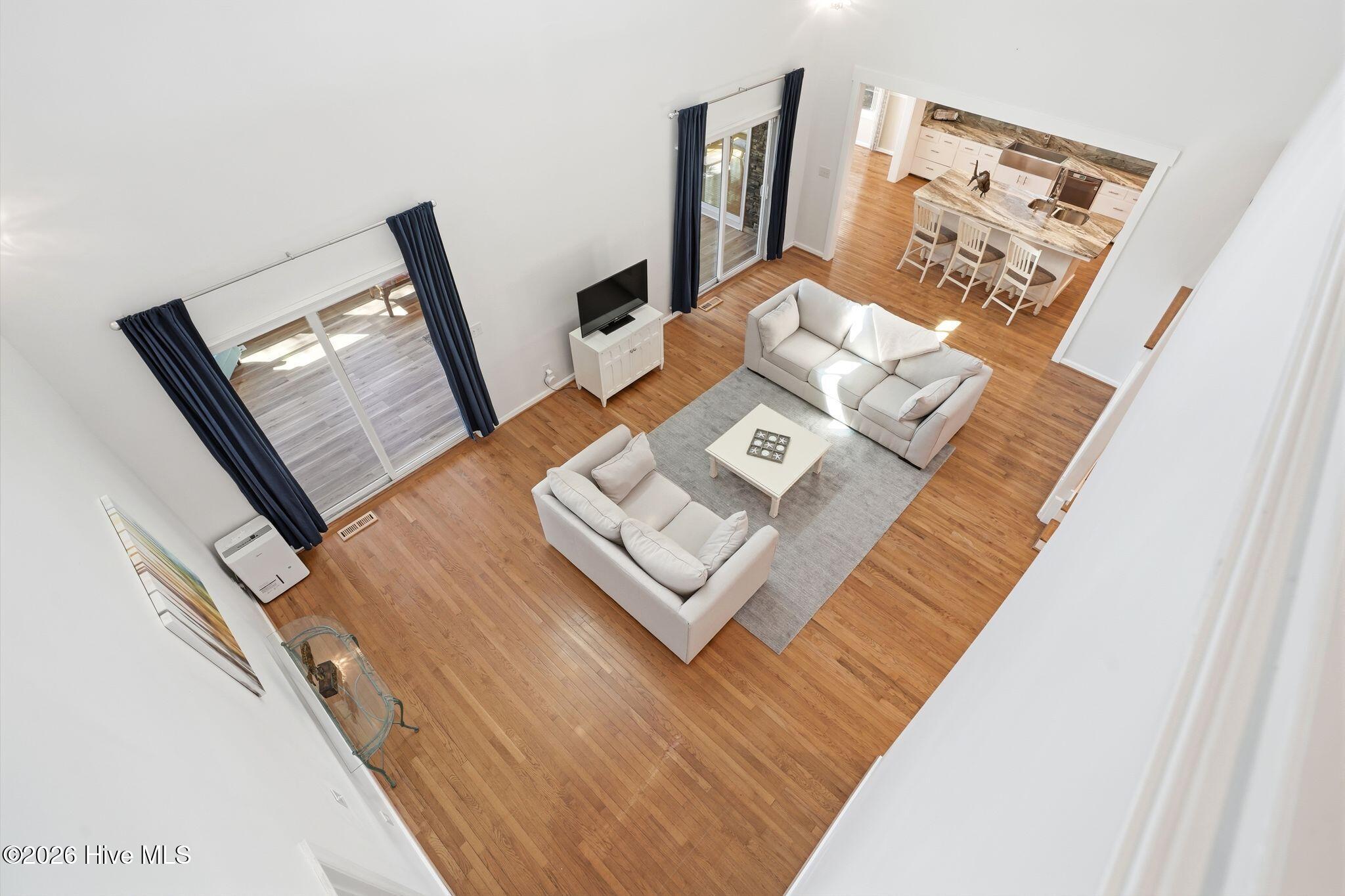 100560935 | Photo 58