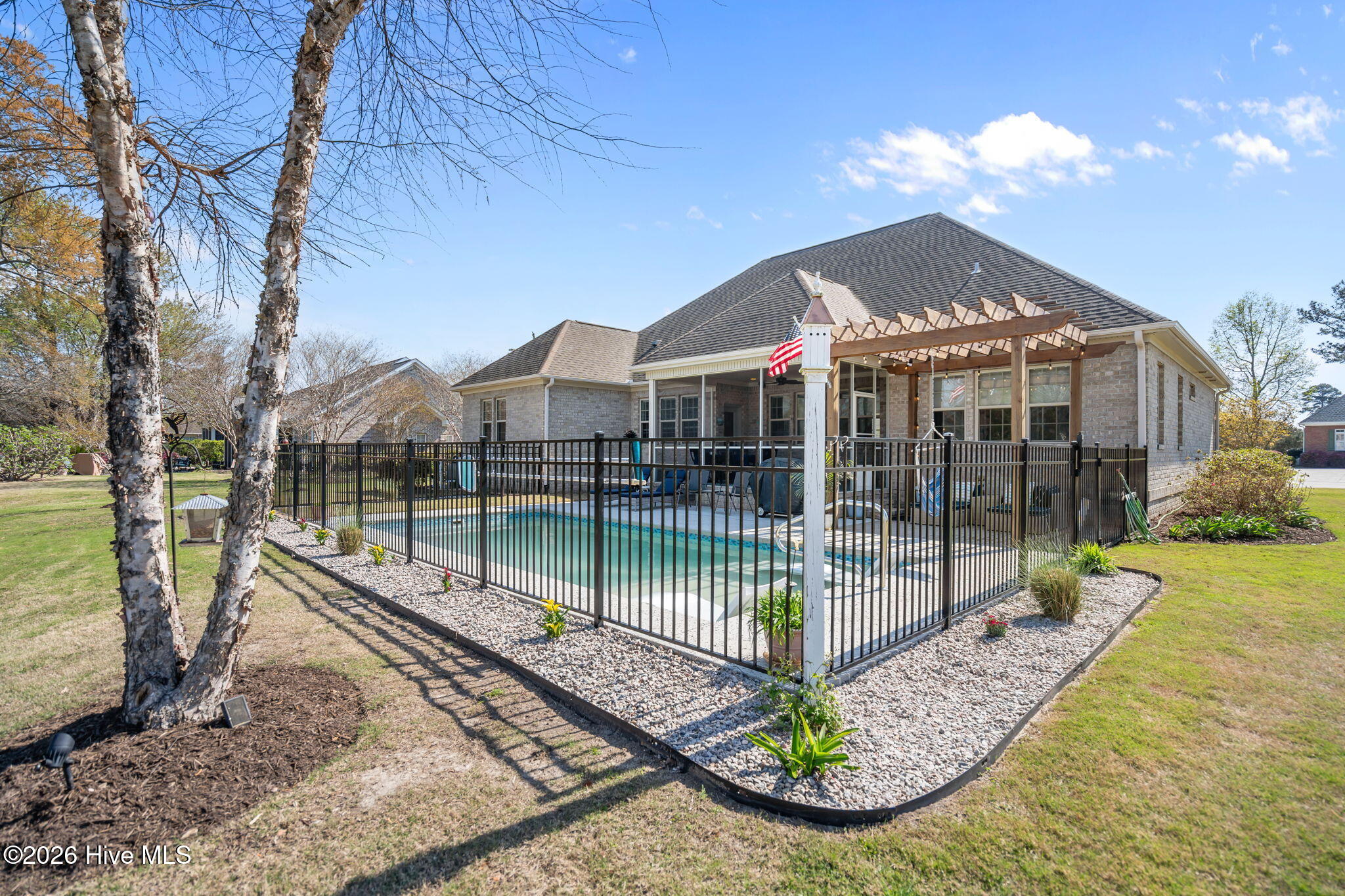 100563487 | Photo 52