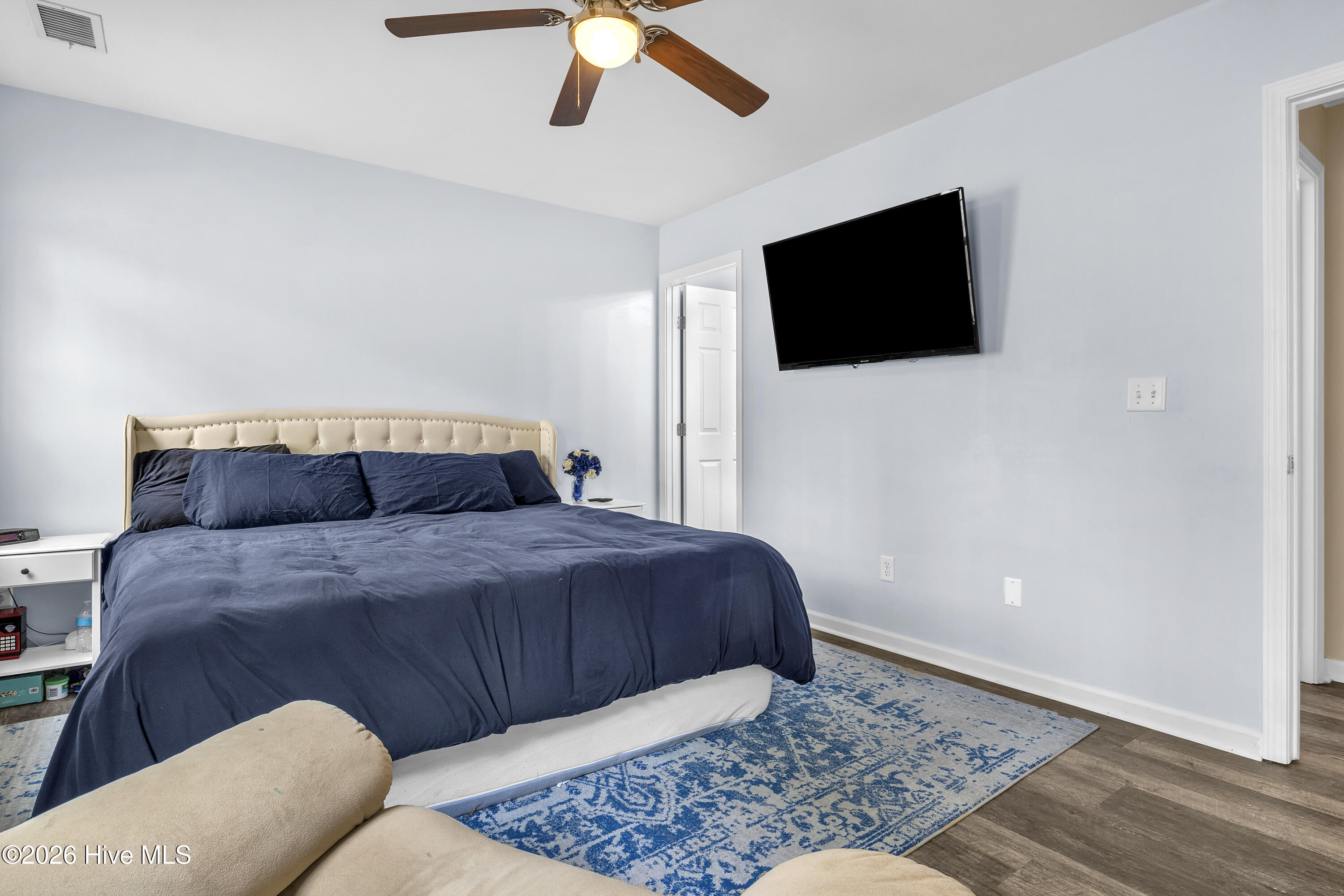 100556302 | Photo 15