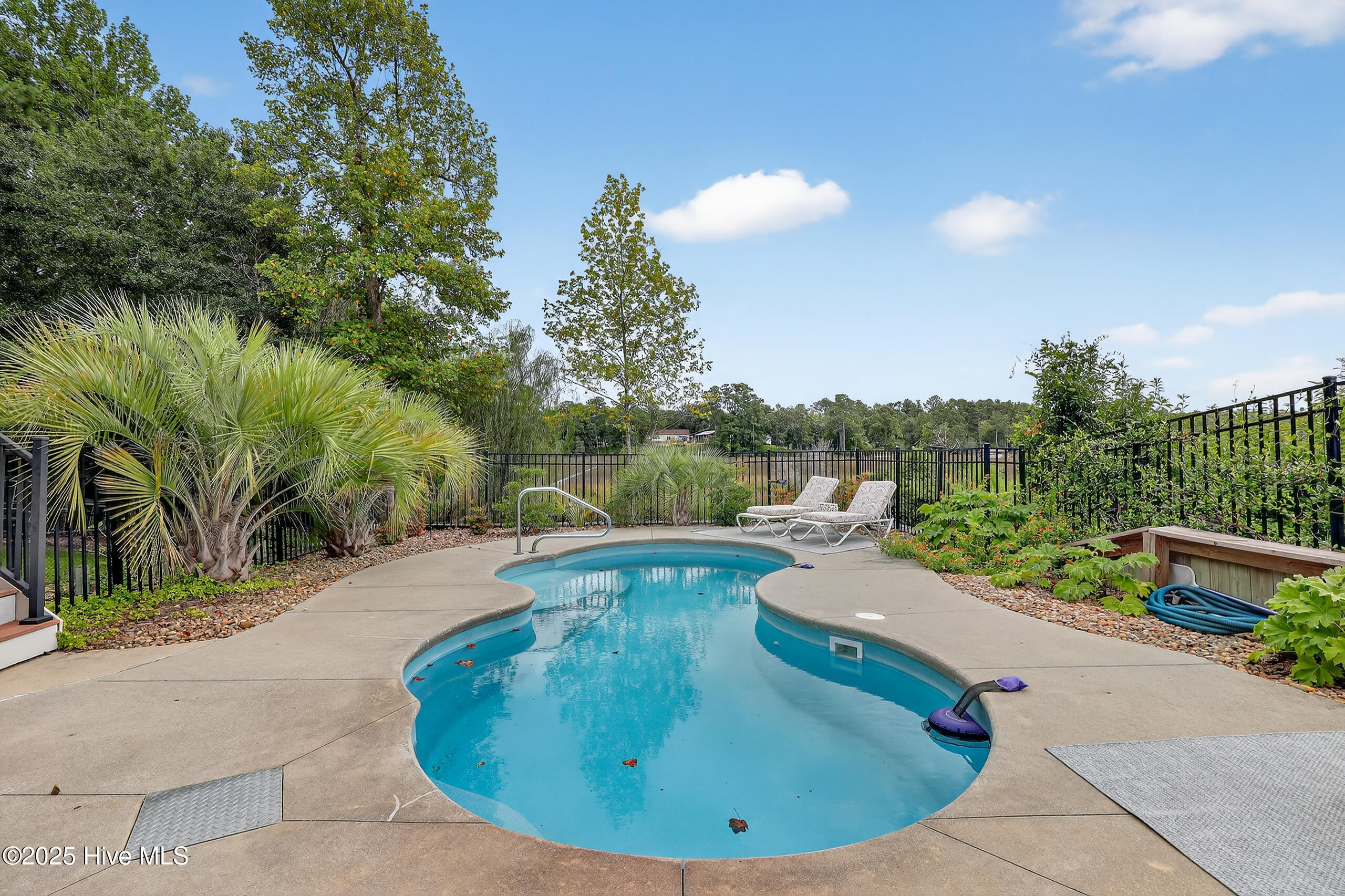 100527488 | Photo 55