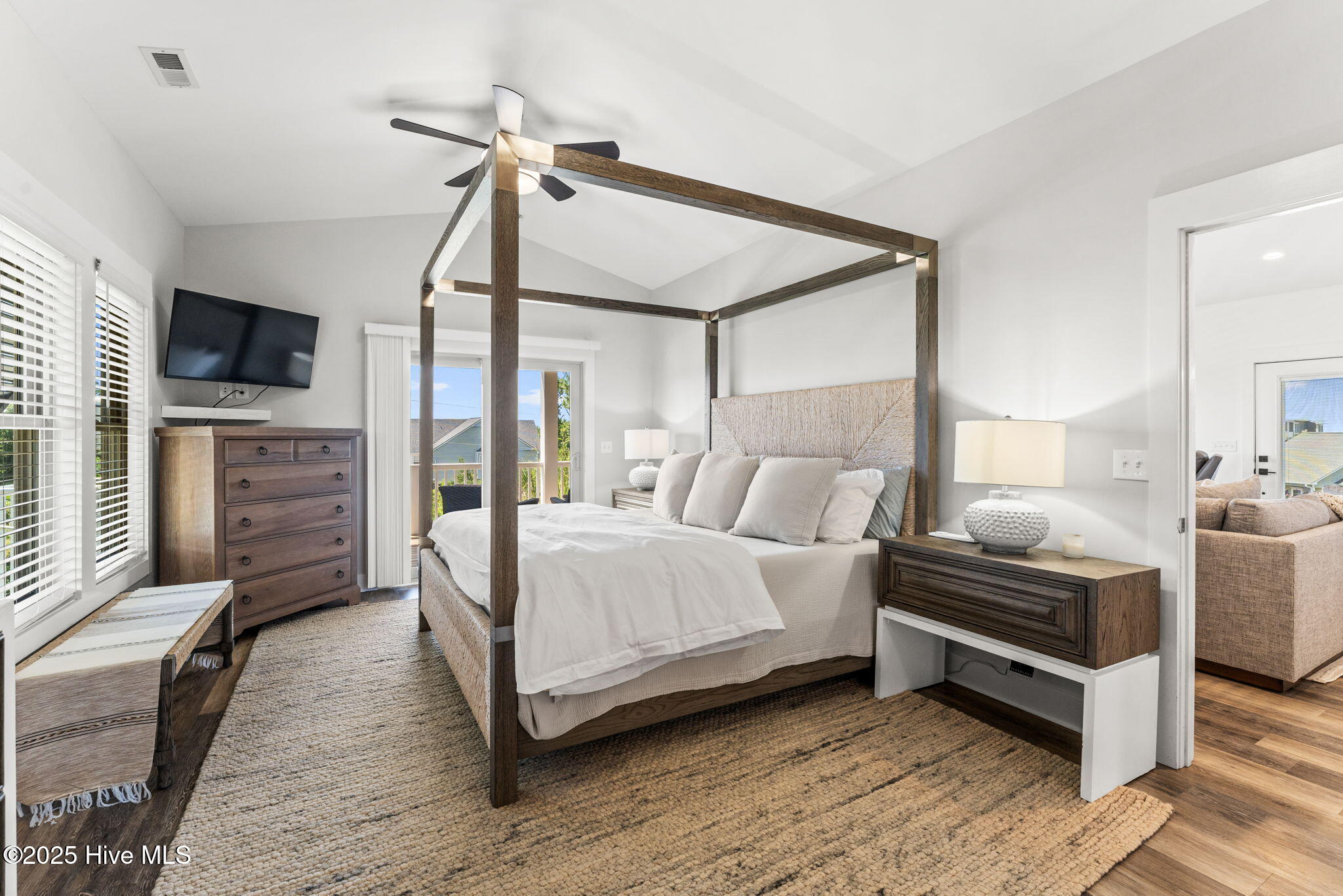 100514865 | Photo 25