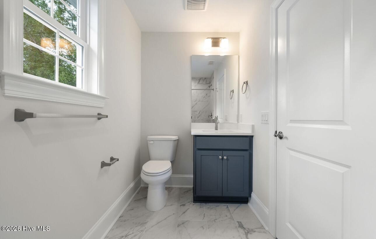 100556989 | Photo 30