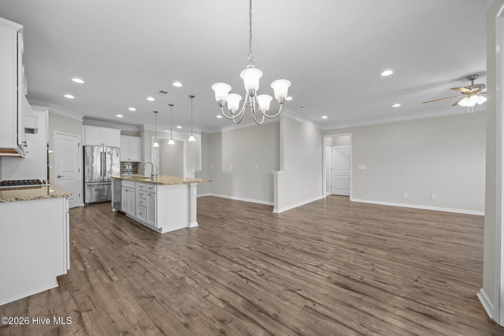 100552007 | Photo 36