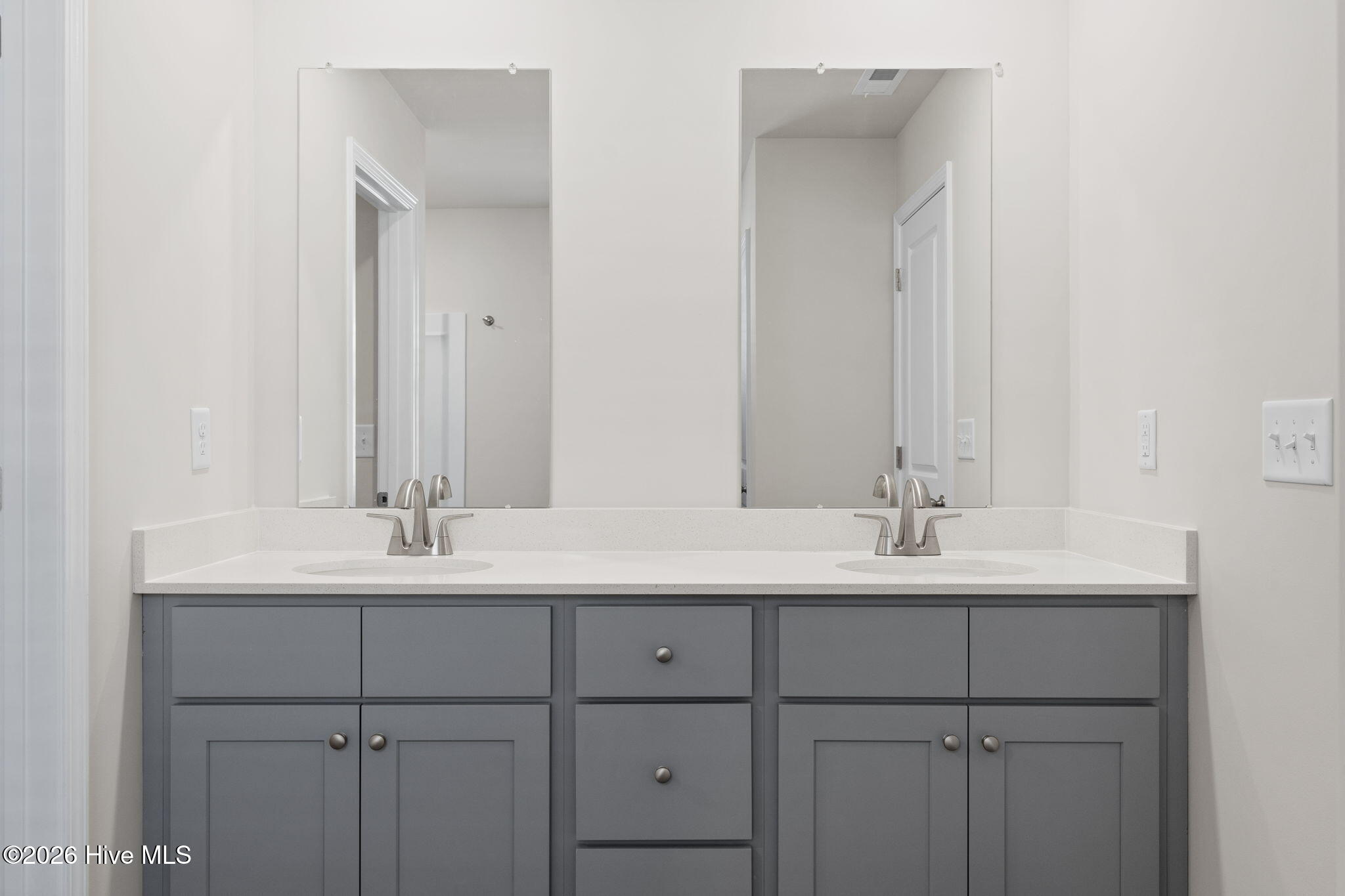 100566498 | Photo 30