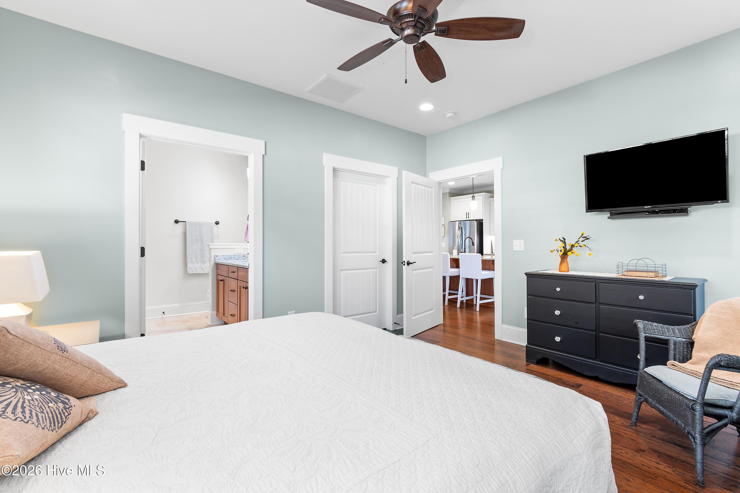 100567092 | Photo 22