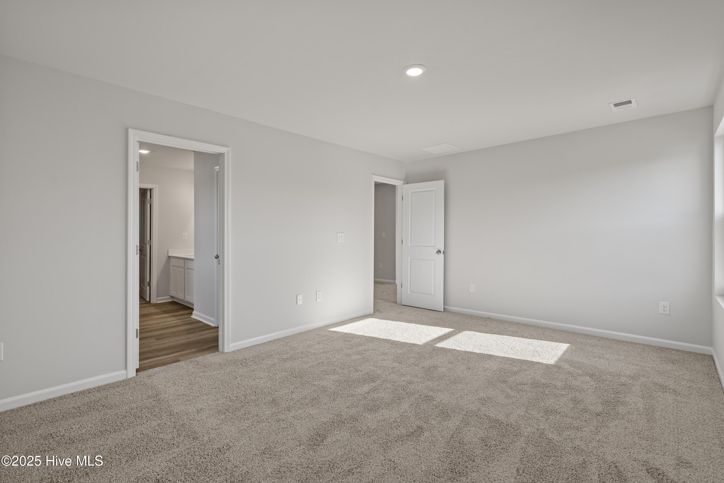 100528308 | Photo 25