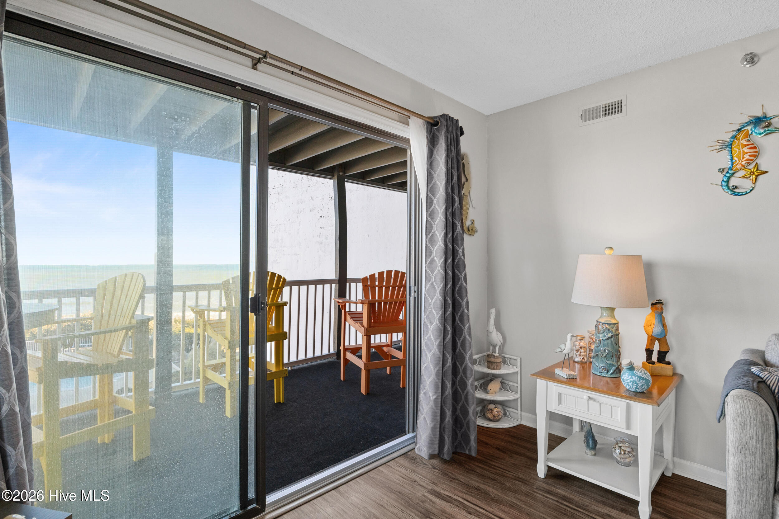 100554399 | Photo 11