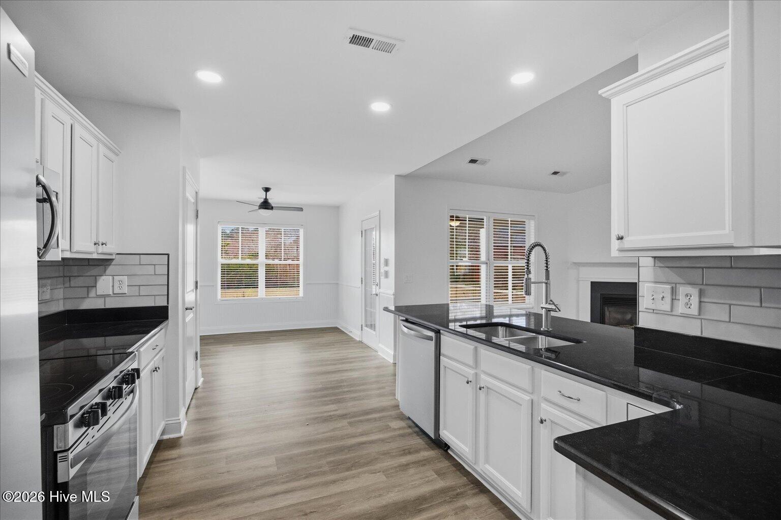 100557430 | Photo 22