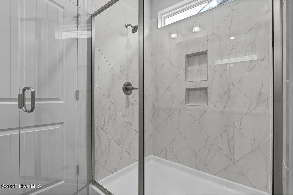 100512692 | Photo 17