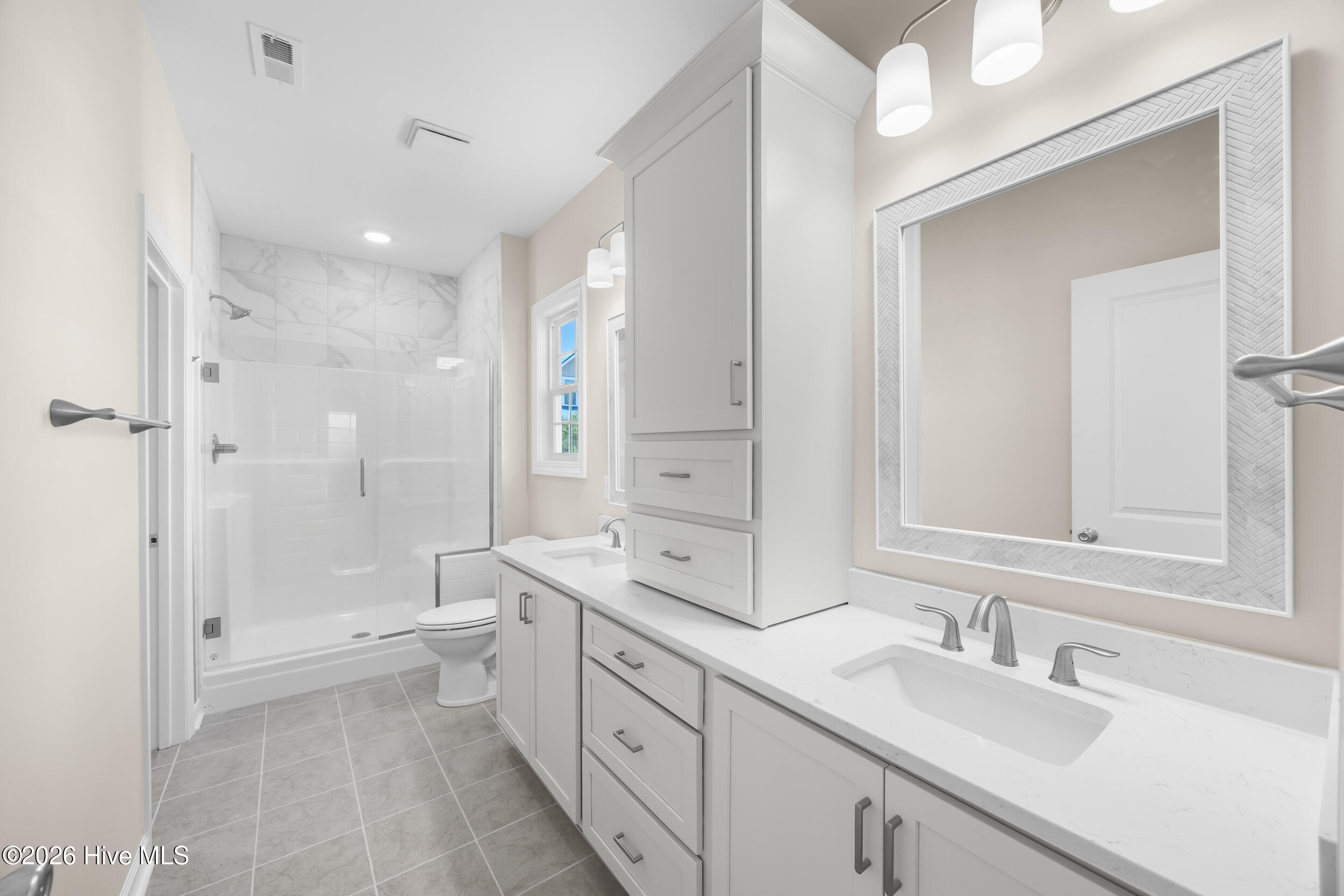 100545862 | Photo 17