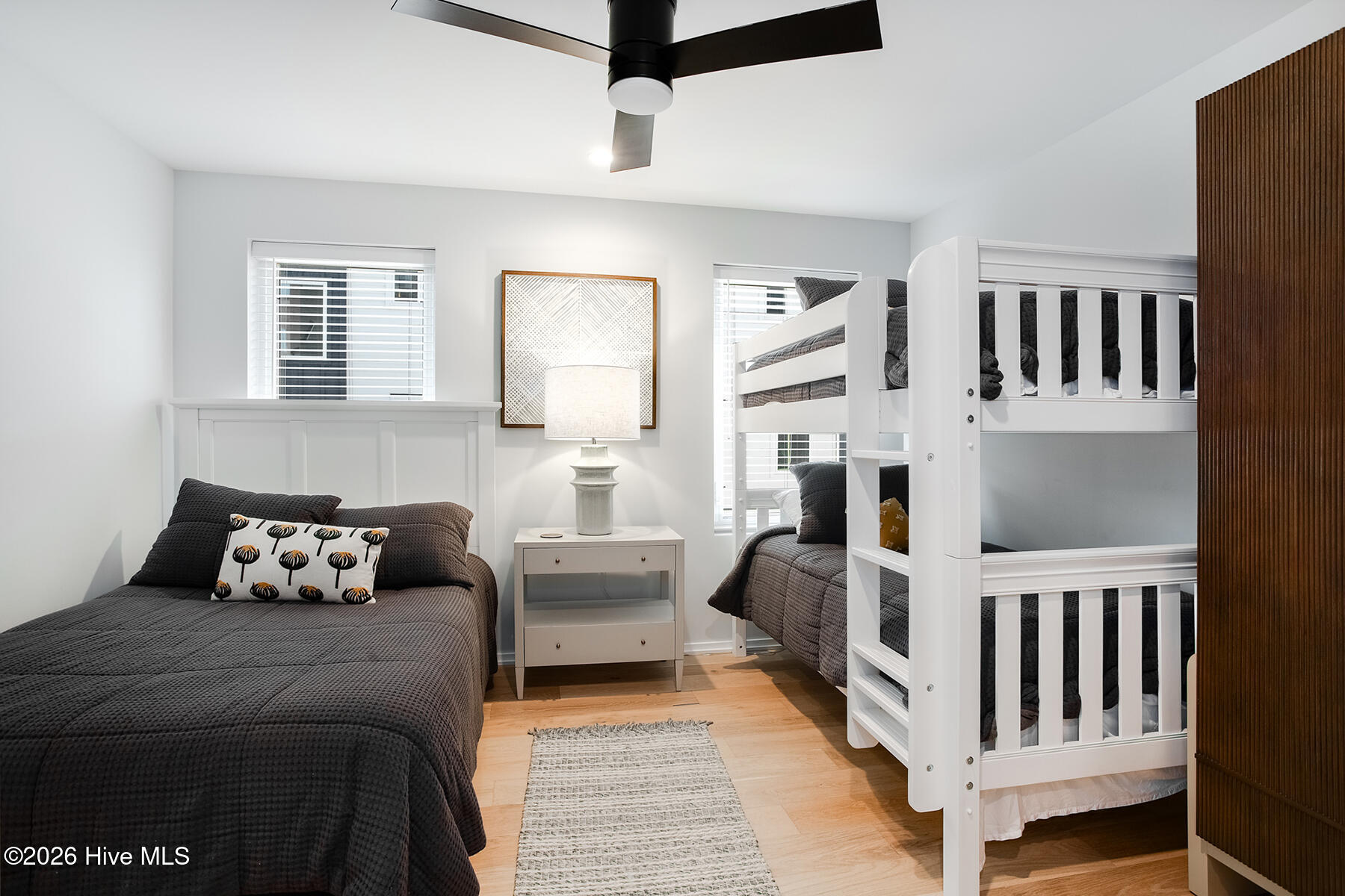 100560077 | Photo 28