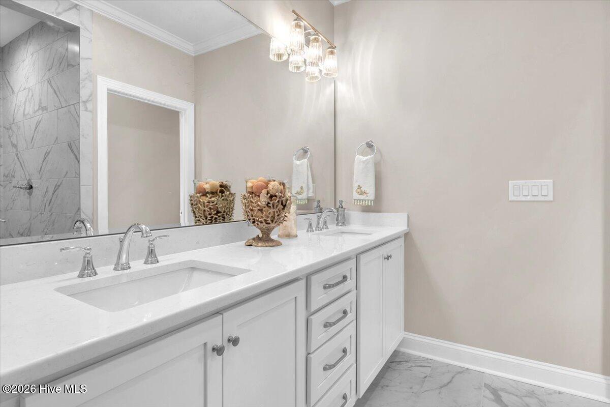 100524155 | Photo 36