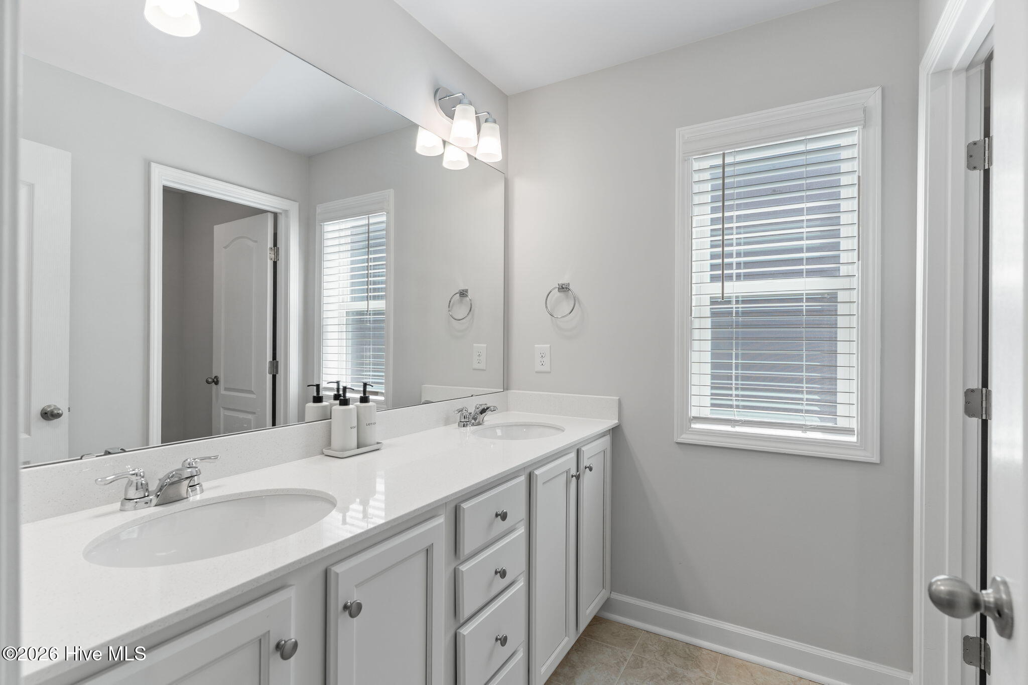 100557383 | Photo 31