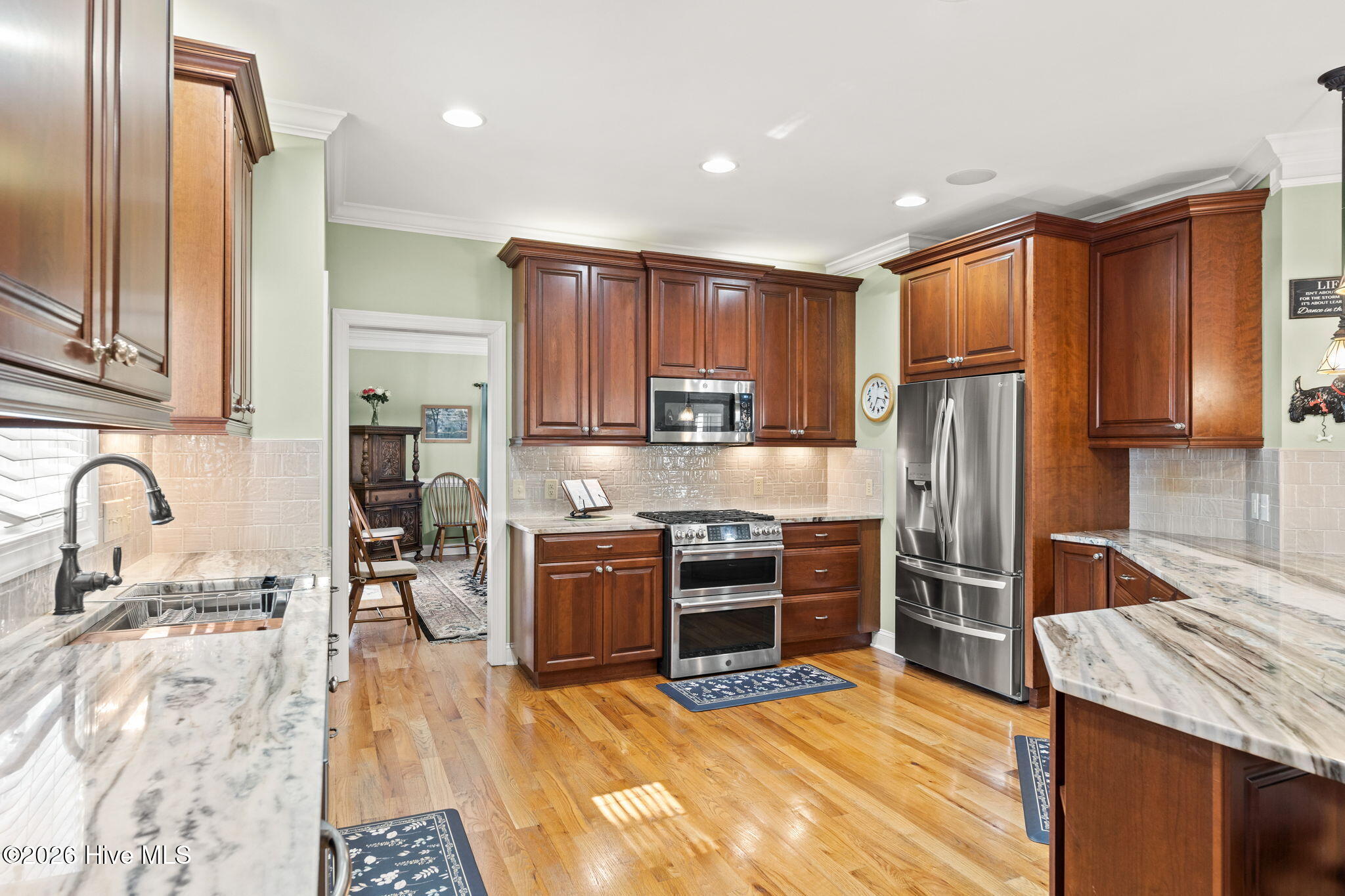 100563336 | Photo 16