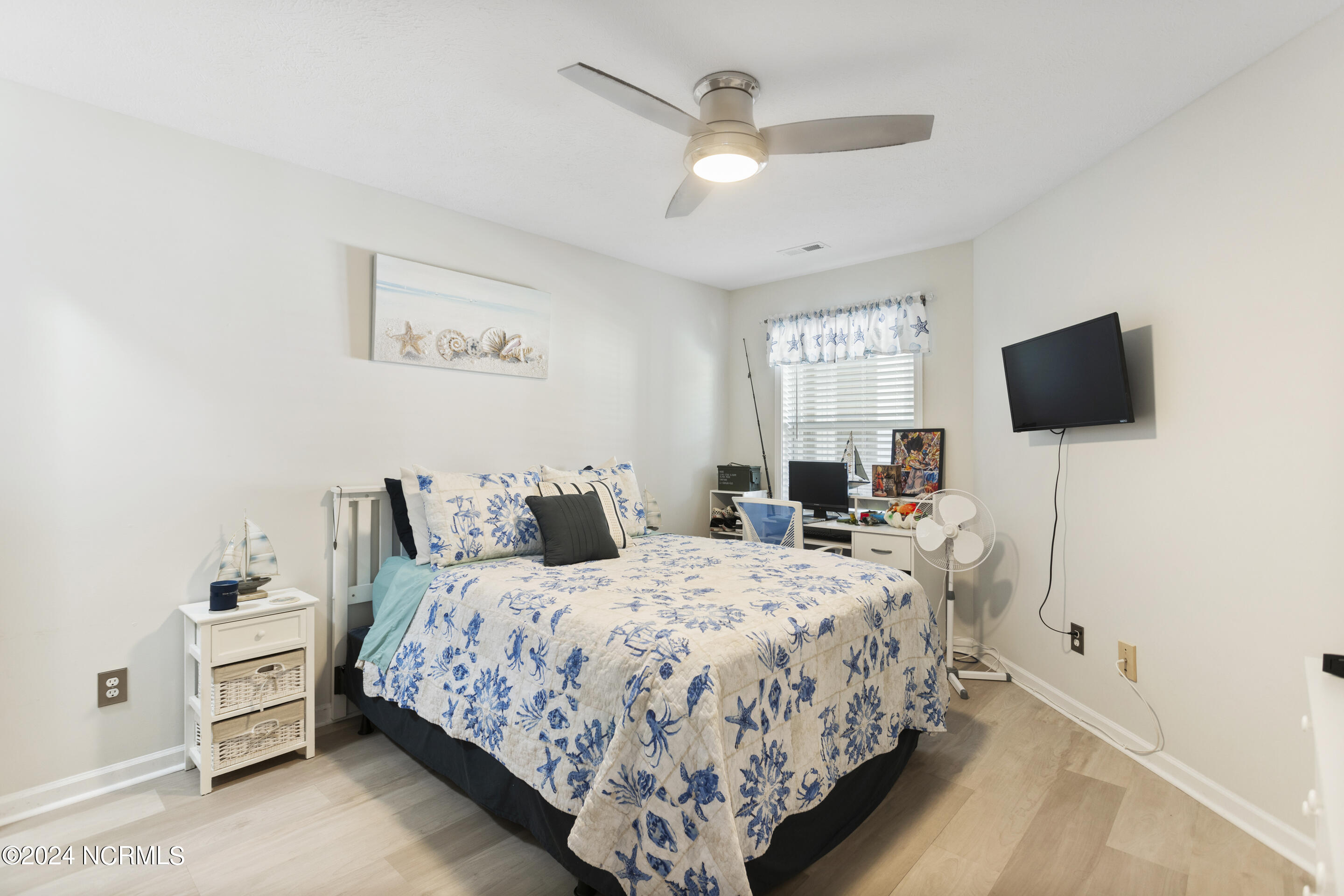 100529721 | Photo 24