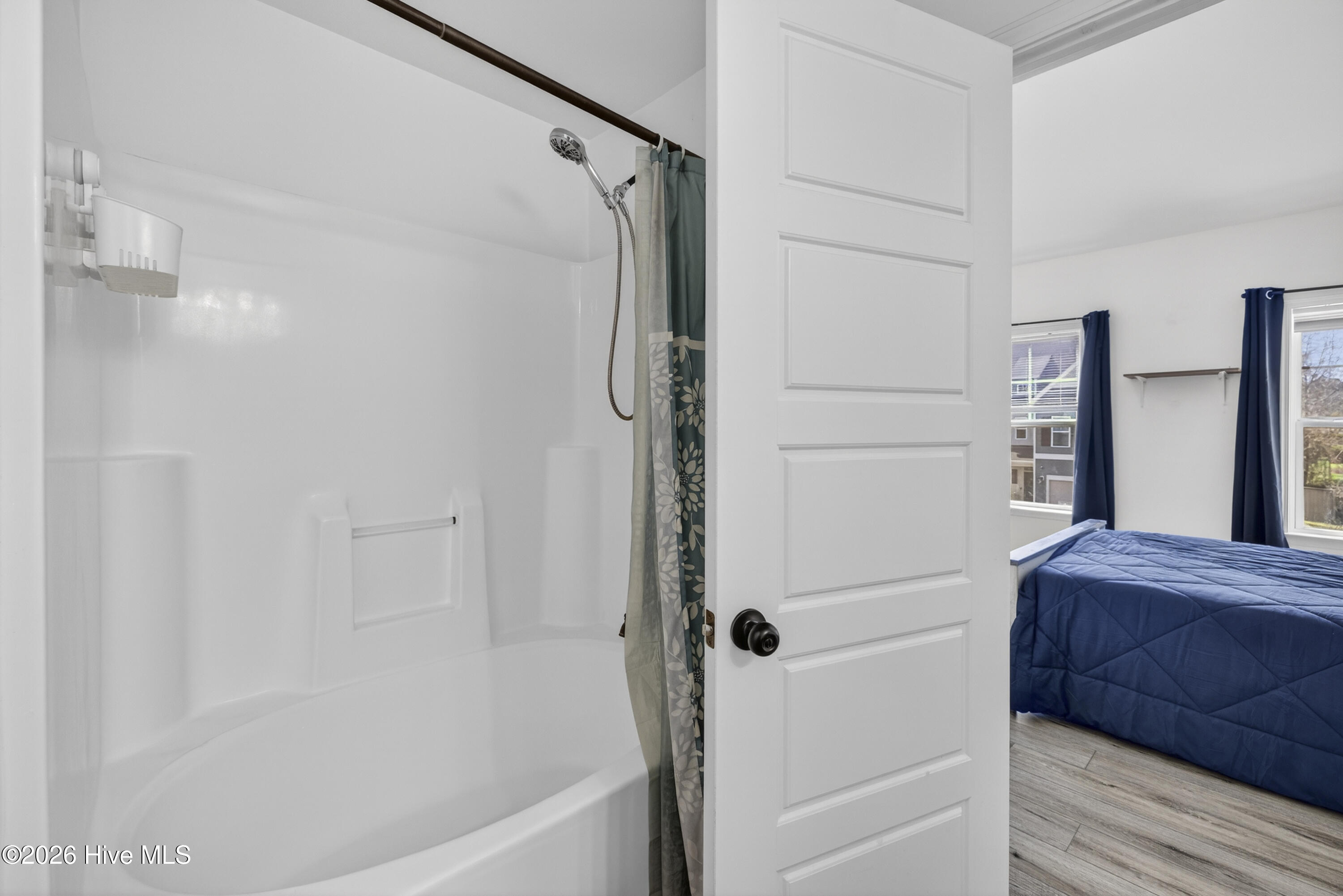 100560873 | Photo 28