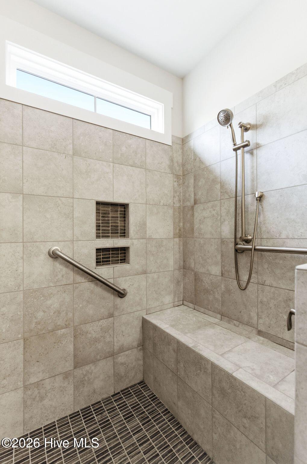 100566081 | Photo 21