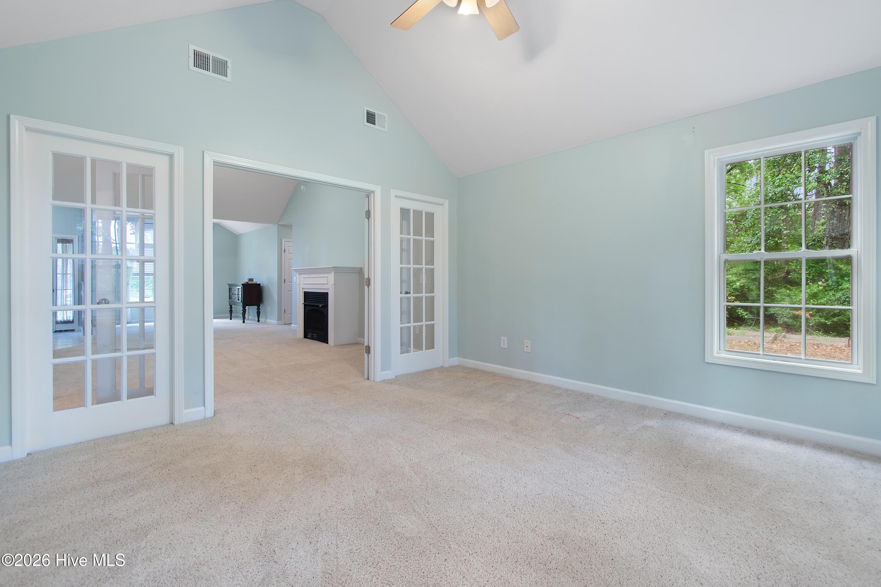 100570075 | Photo 13