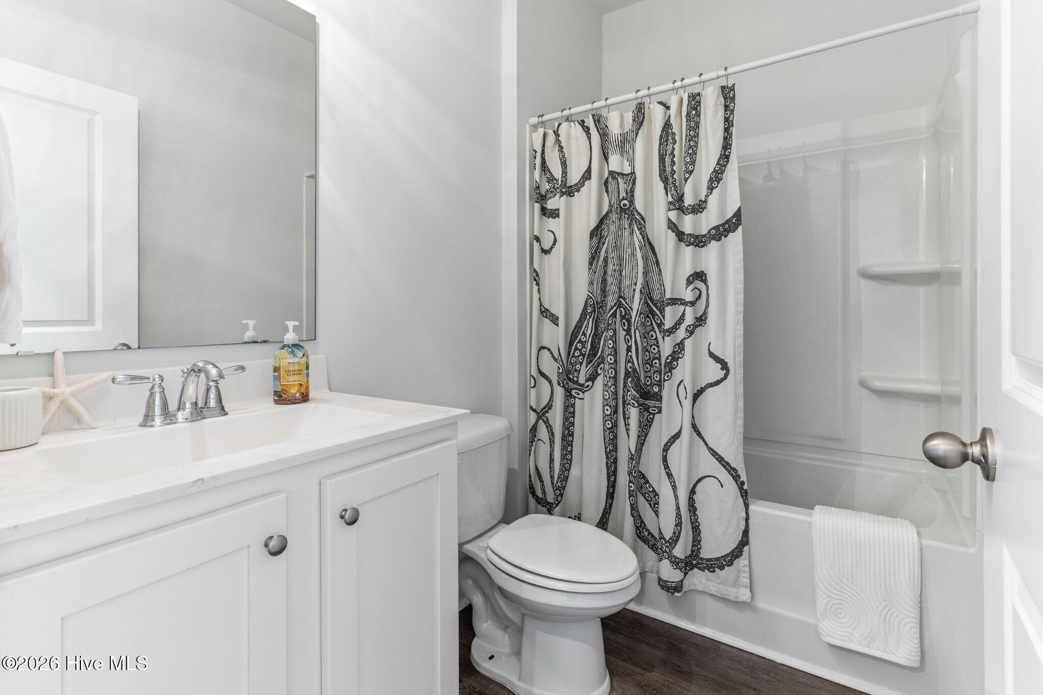 100556096 | Photo 16