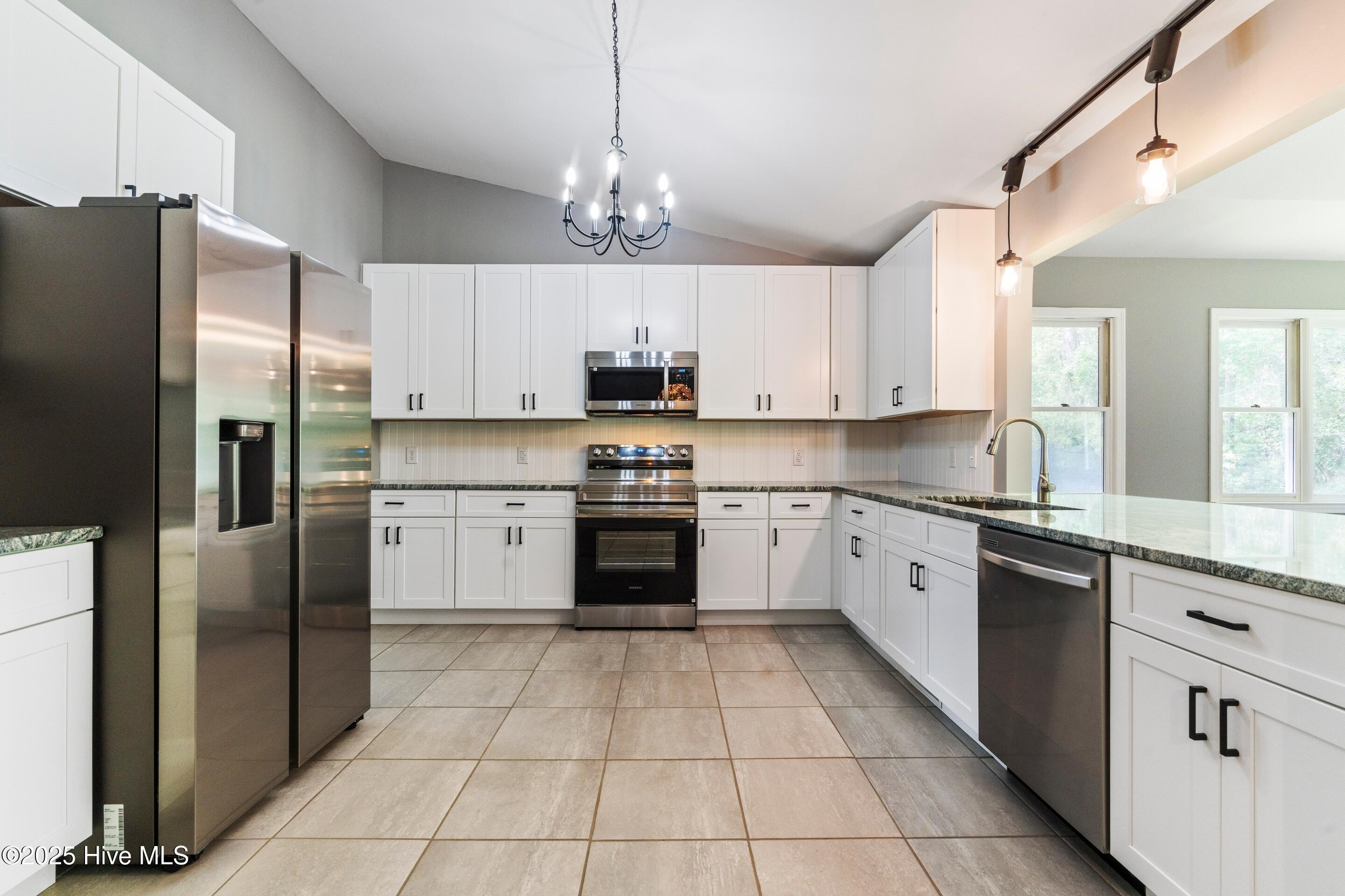 100527267 | Photo 13