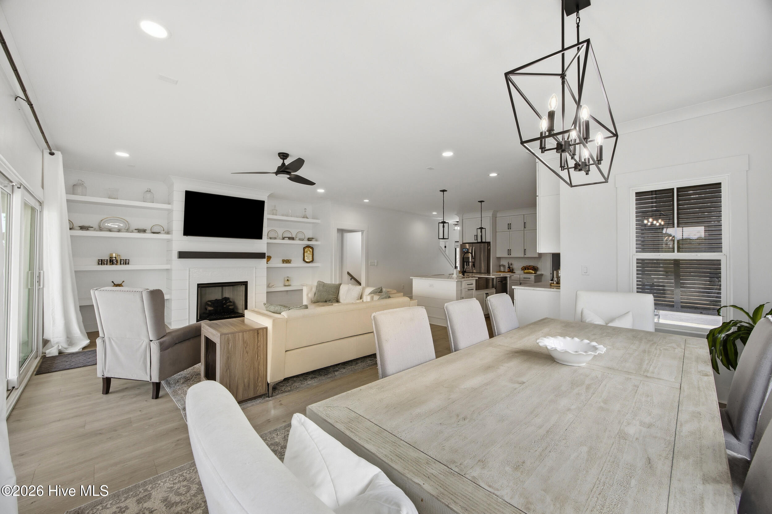 100558595 | Photo 25