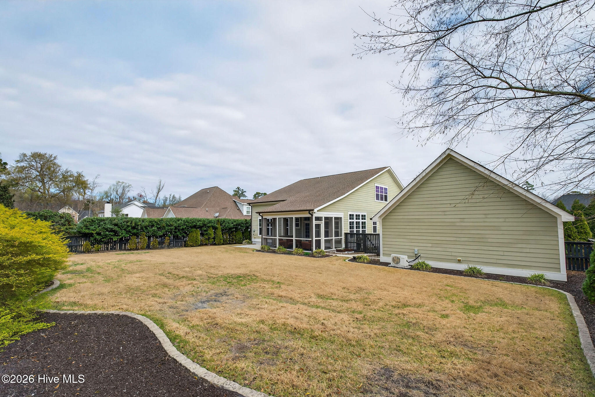 100561102 | Photo 52