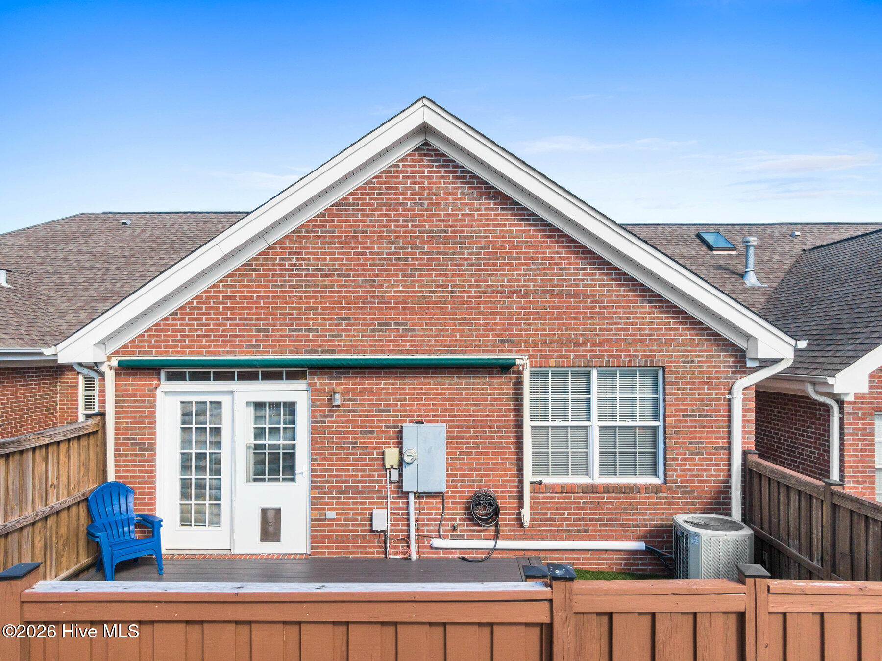 100557830 | Photo 31