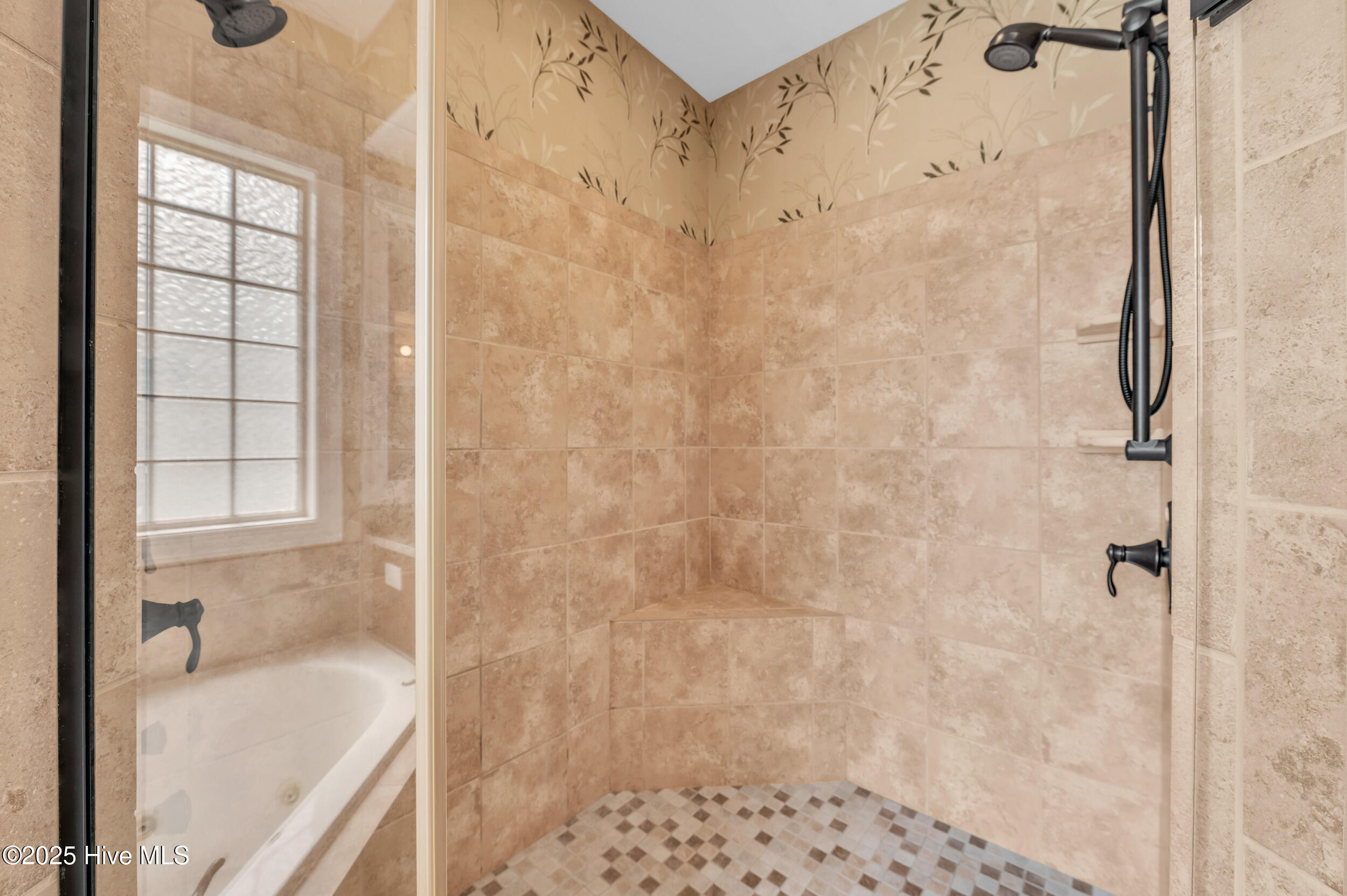 100517542 | Photo 23